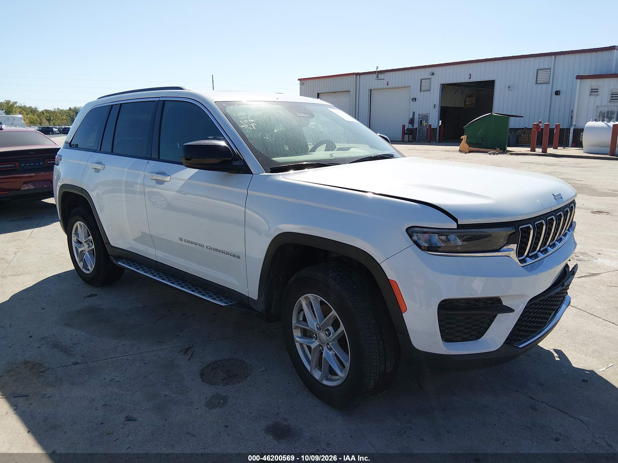 2024 Jeep Grand Cherokee VIN 1C4RJHAGXR8593282 — IAAI salvage auction photo