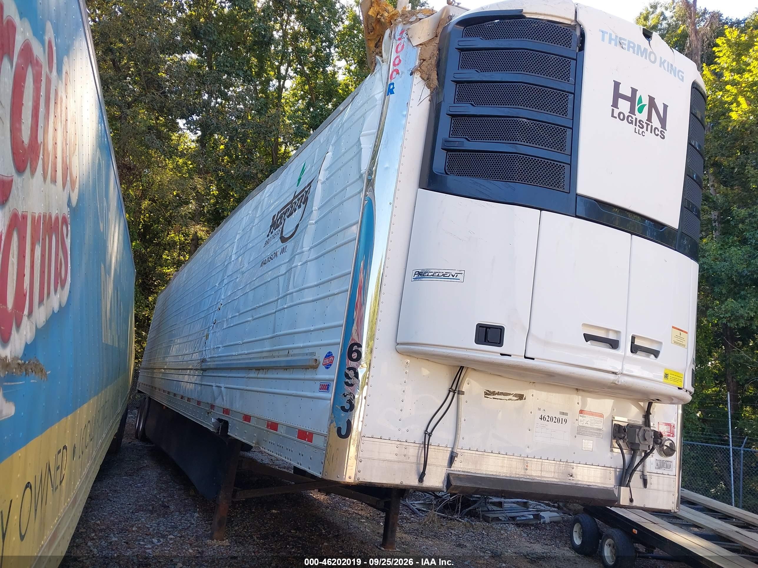 2023 Utility Trailer Mfg Unknown VIN 1UYVS2538P6780112 — IAAI salvage auction photo