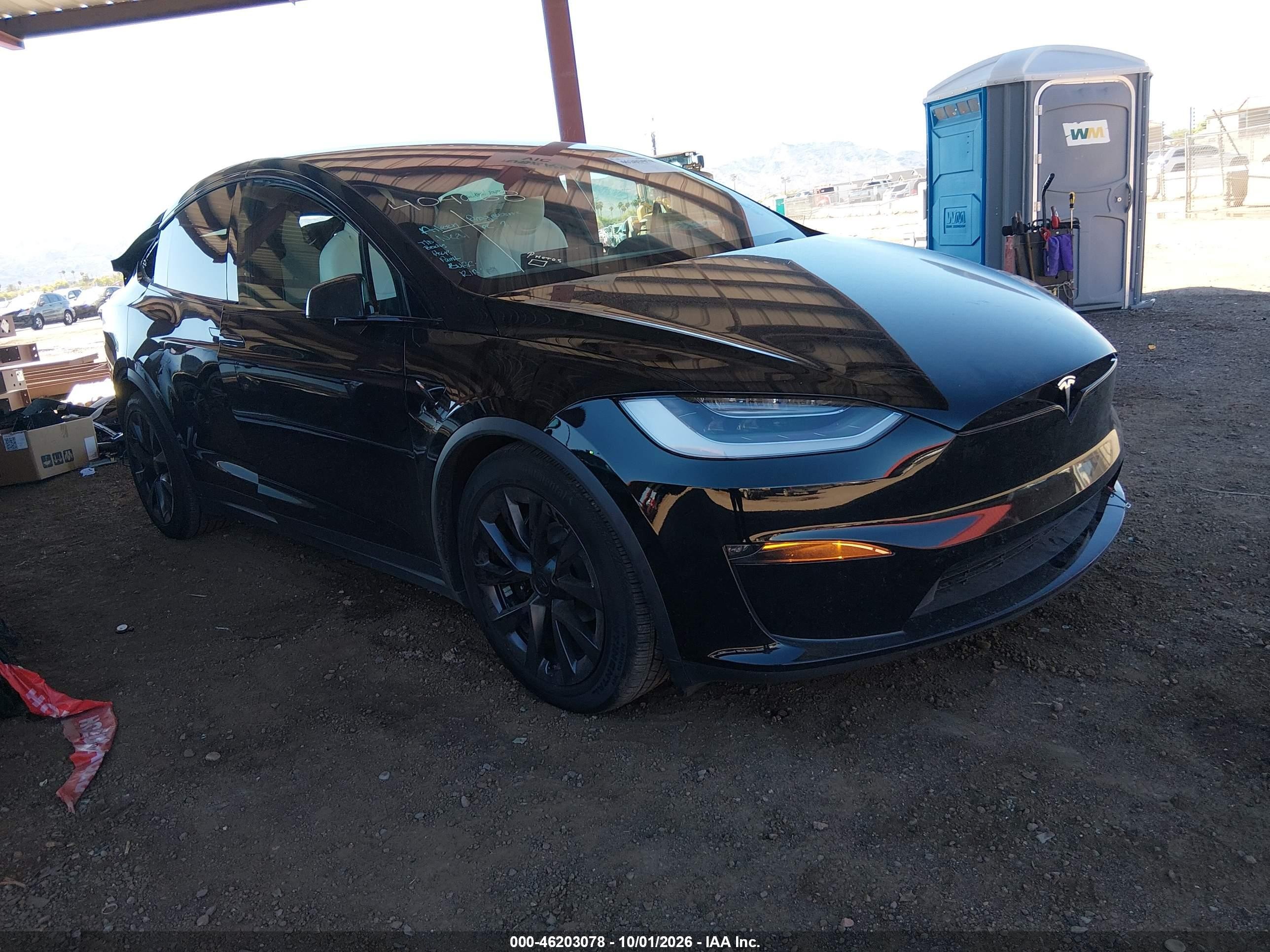 2023 Tesla Model X VIN 7SAXCBE5XPF404668 — IAAI salvage auction photo