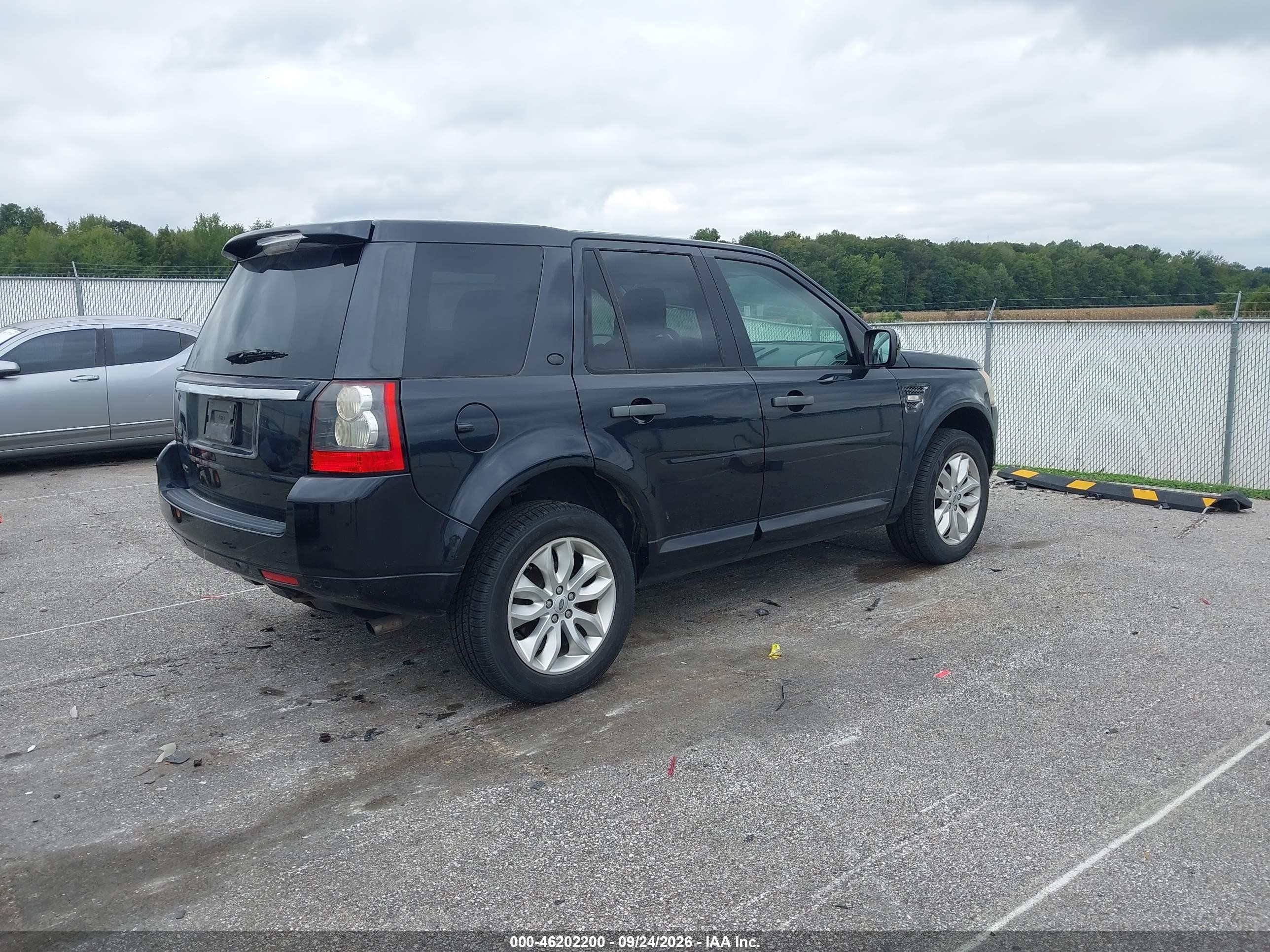 2011 Land Rover LR2 VIN SALFR2BN3BH267974 IAAI salvage auction — Normal Wear, Clear (Indiana), sold $450 on 2026-10-02 (photo 4)