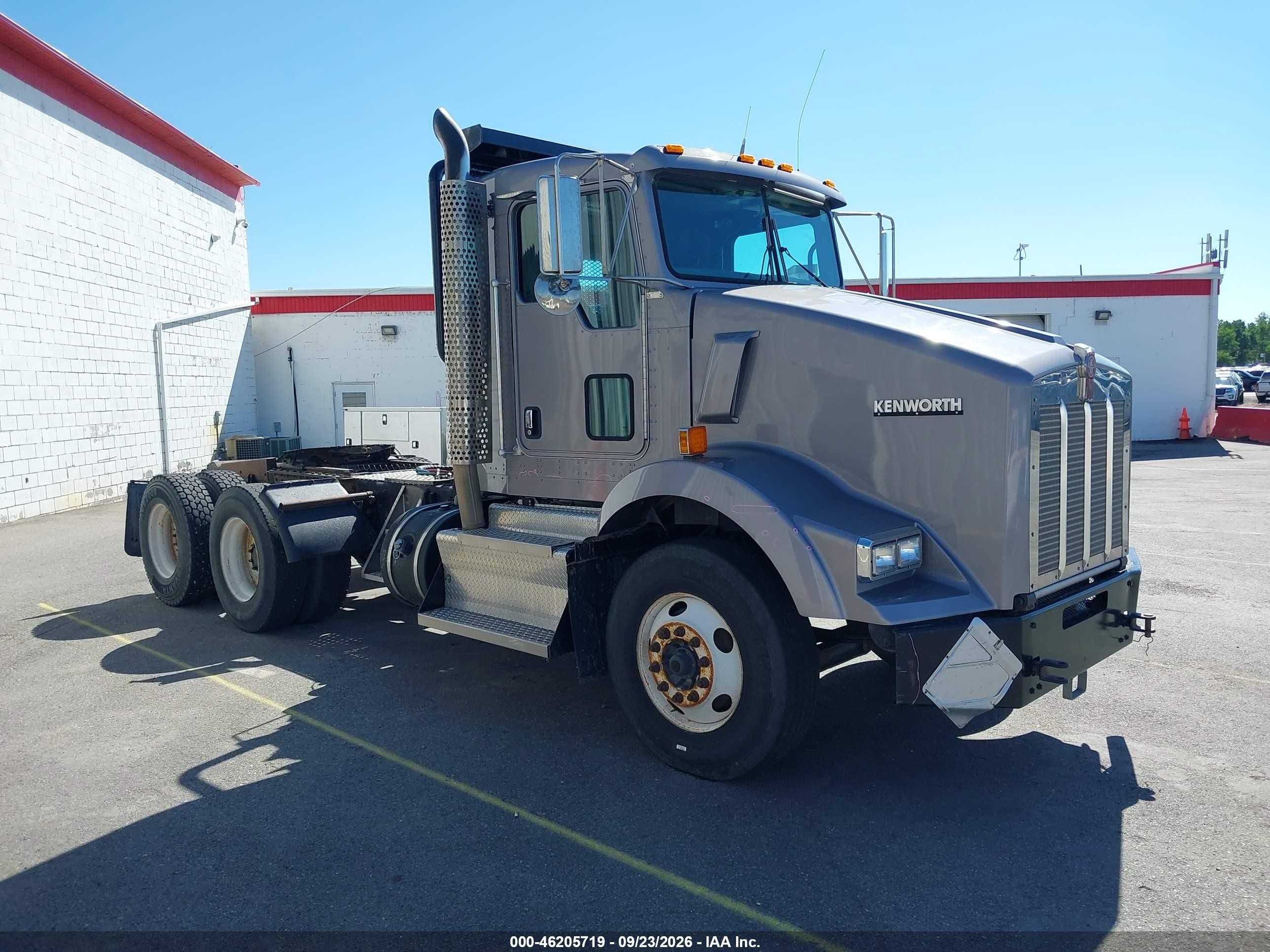 2013 Kenworth Construction VIN 1NKDLP9X1DJ353587 — IAAI salvage auction photo