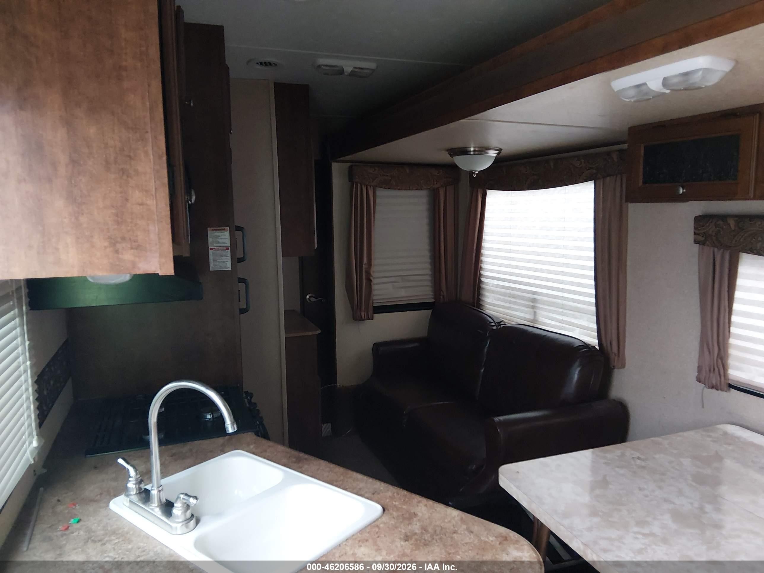 2014 Coachmen Other VIN 5ZT3CLTB5EA309126 IAAI salvage auction — Storm Damage, Salvage (Nebraska), sold $4,300 on 2026-10-20 (photo 5)