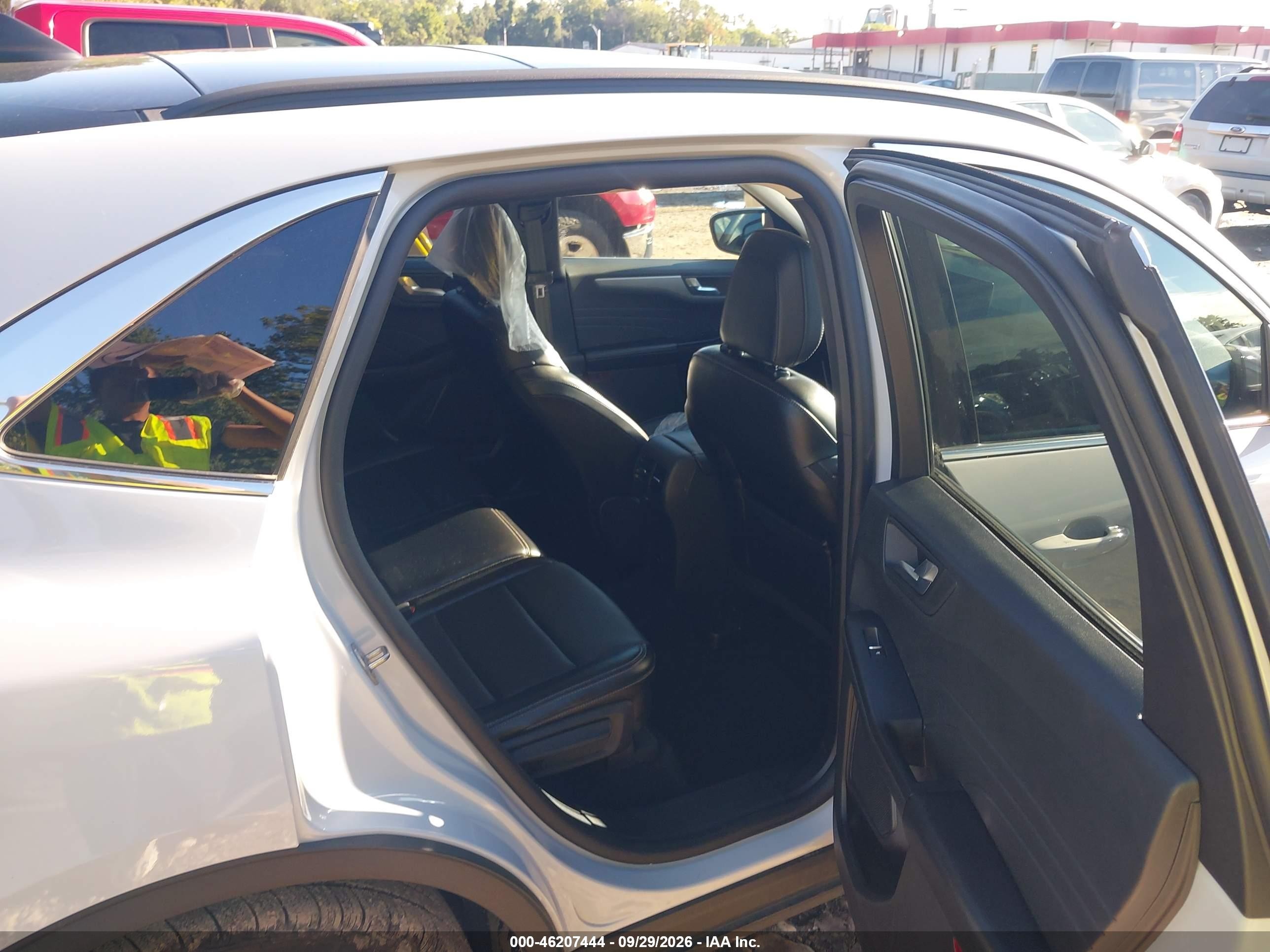 2025 Ford Escape VIN 1FMCU9JA9SUB44912 IAAI salvage auction — Normal Wear, Clear (Texas), sold $14,600 on 2026-10-06 (photo 8)