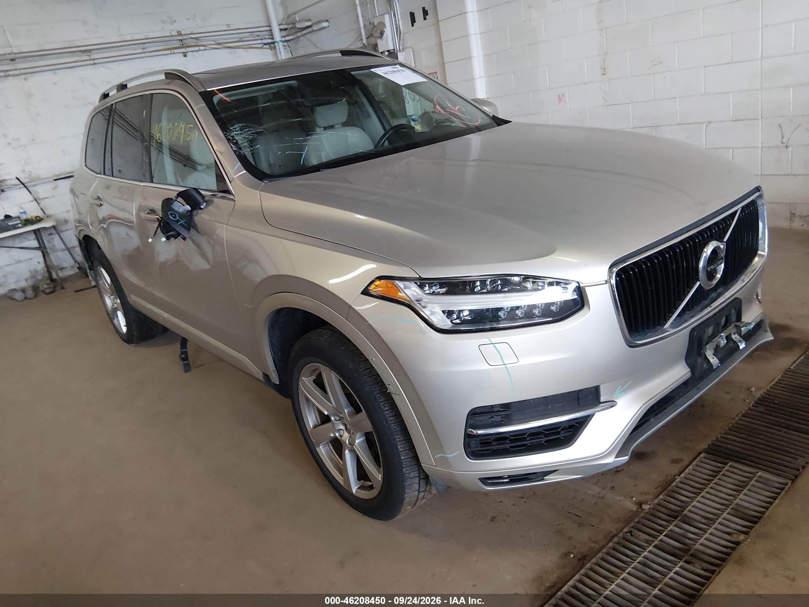 2016 Volvo XC90 VIN YV4BC0PK0G1081283 — IAAI salvage auction photo