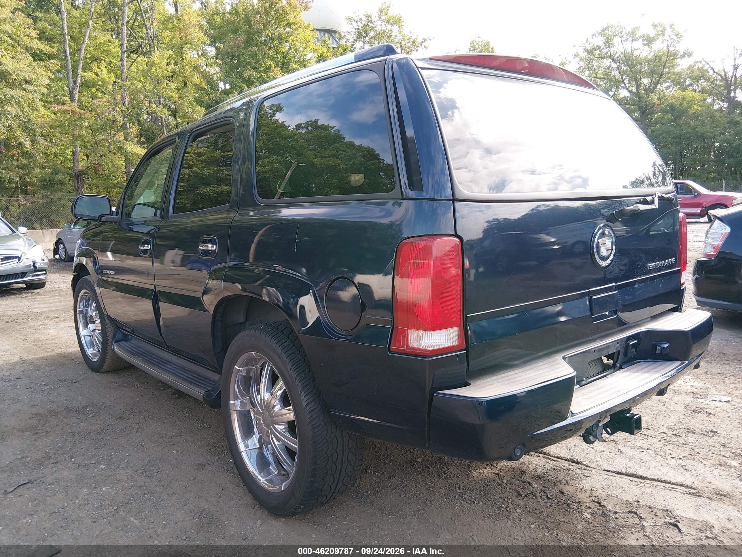 2004 Cadillac Escalade VIN 1GYEK63N44R225527 IAAI salvage auction — Normal Wear, Clear (Virginia), sold $775 on 2026-10-06 (photo 3)