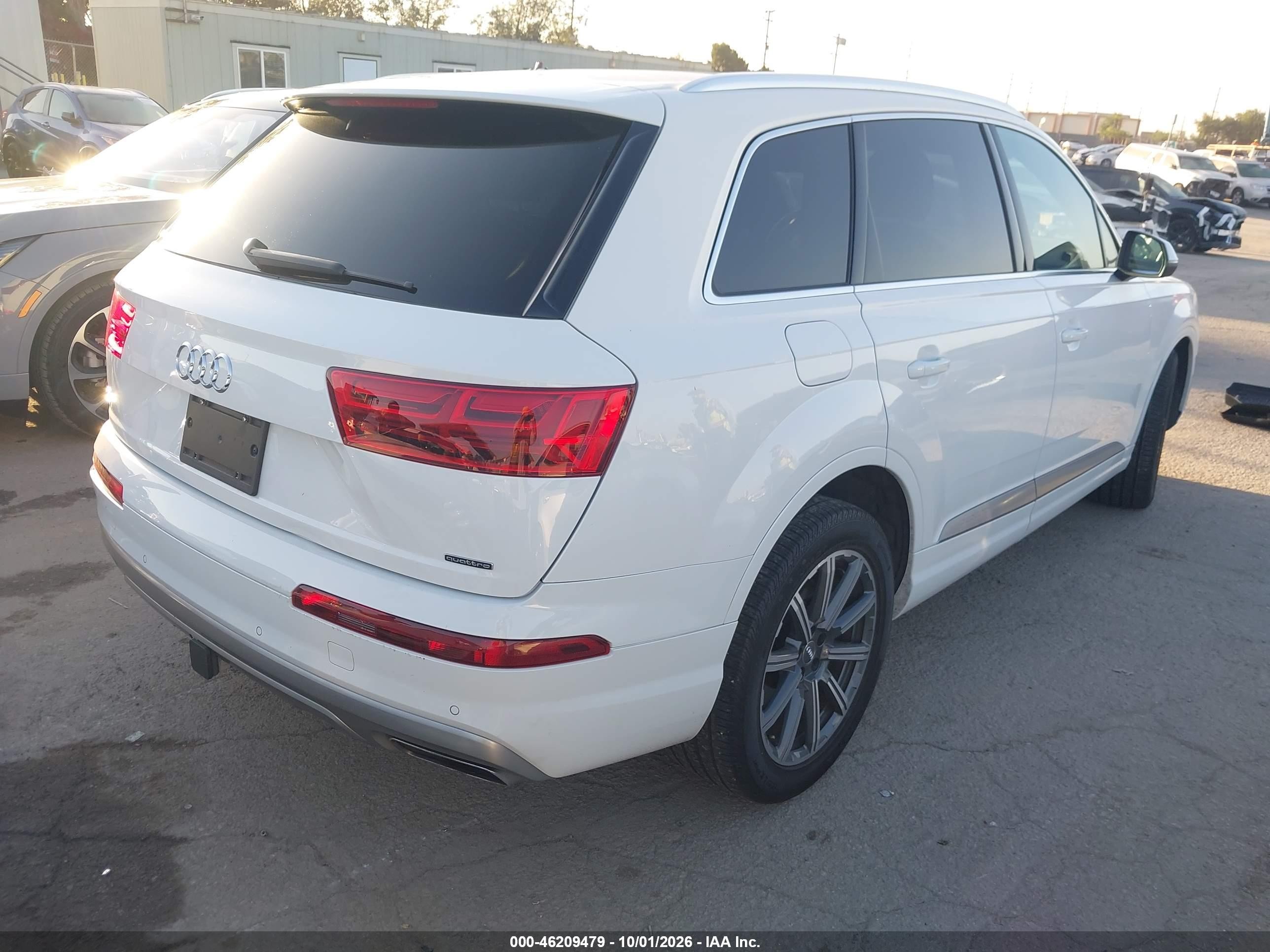 2019 Audi Q7 VIN WA1LAAF78KD038327 IAAI salvage auction — Top/Roof, Salvage (California), sold $12,100 on 2026-10-07 (photo 4)