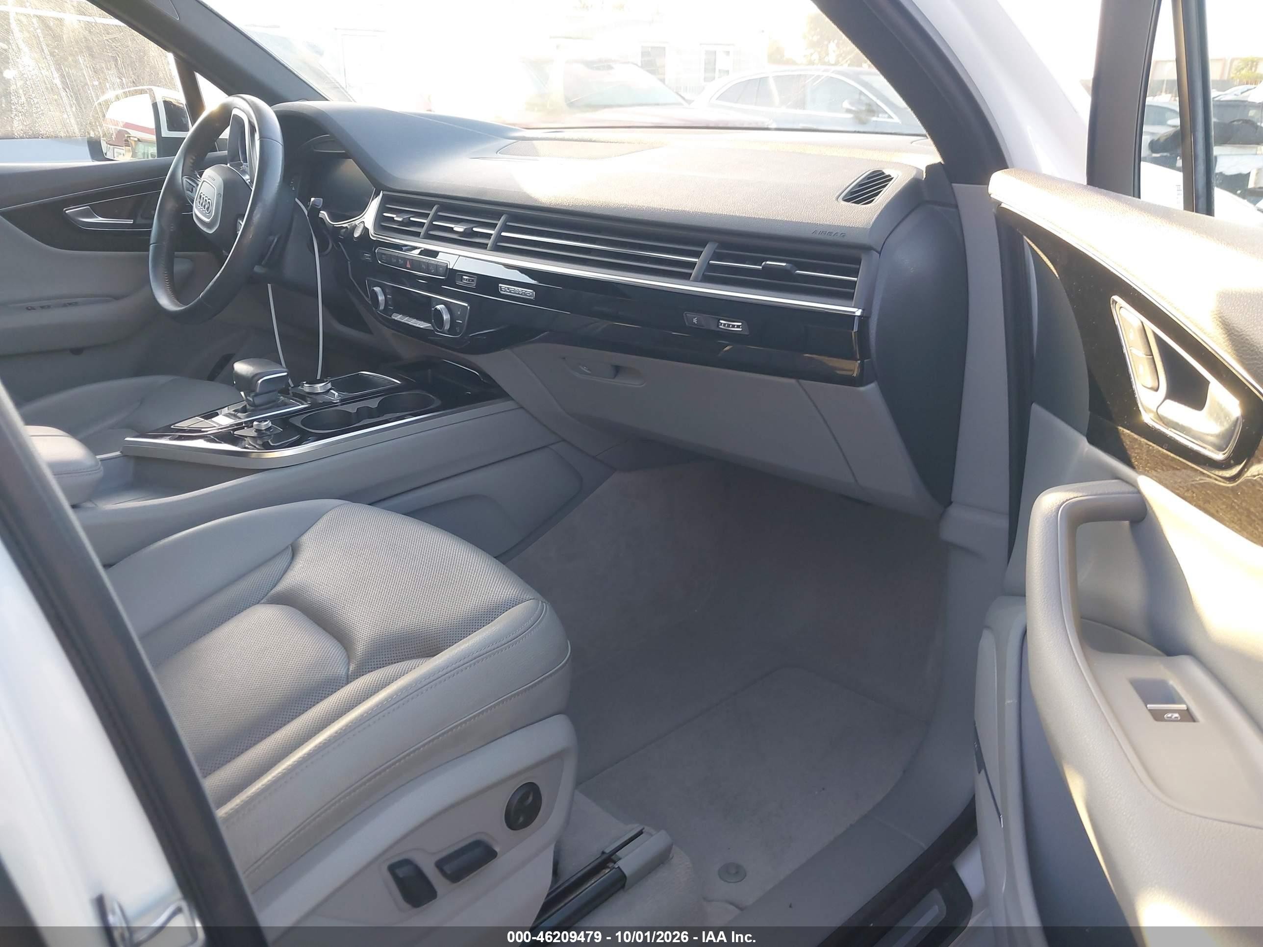 2019 Audi Q7 VIN WA1LAAF78KD038327 IAAI salvage auction — Top/Roof, Salvage (California), sold $12,100 on 2026-10-07 (photo 5)