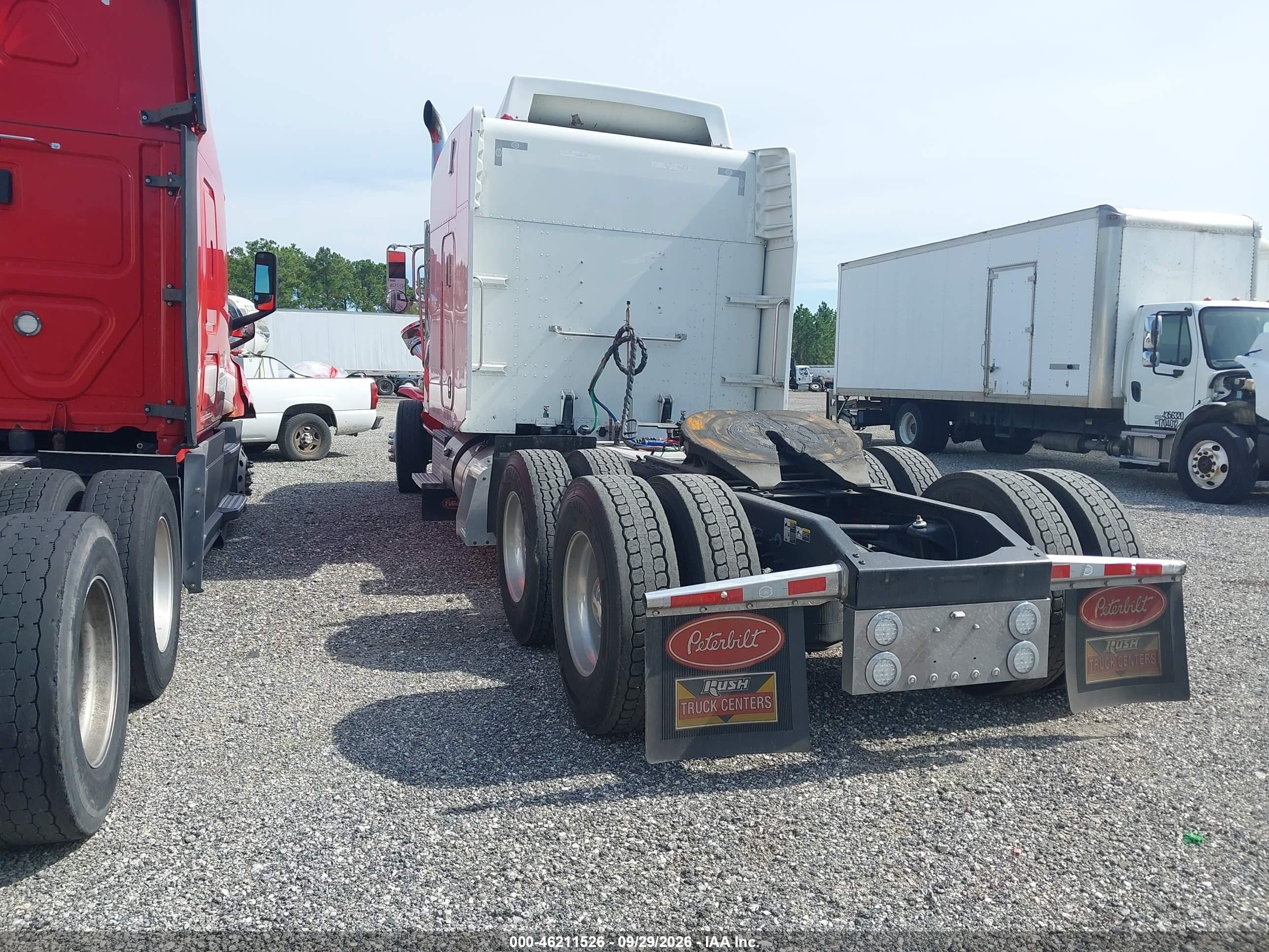 2014 Peterbilt 389 VIN 1XPXDP9X0ED243883 IAAI salvage auction — Unknown, Rebuildable (Florida), sold $14,500 on 2026-10-17 (photo 3)