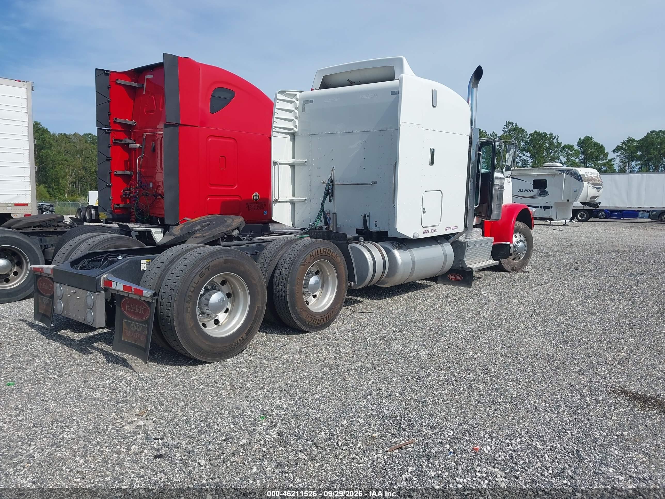 2014 Peterbilt 389 VIN 1XPXDP9X0ED243883 IAAI salvage auction — Unknown, Rebuildable (Florida), sold $14,500 on 2026-10-17 (photo 4)