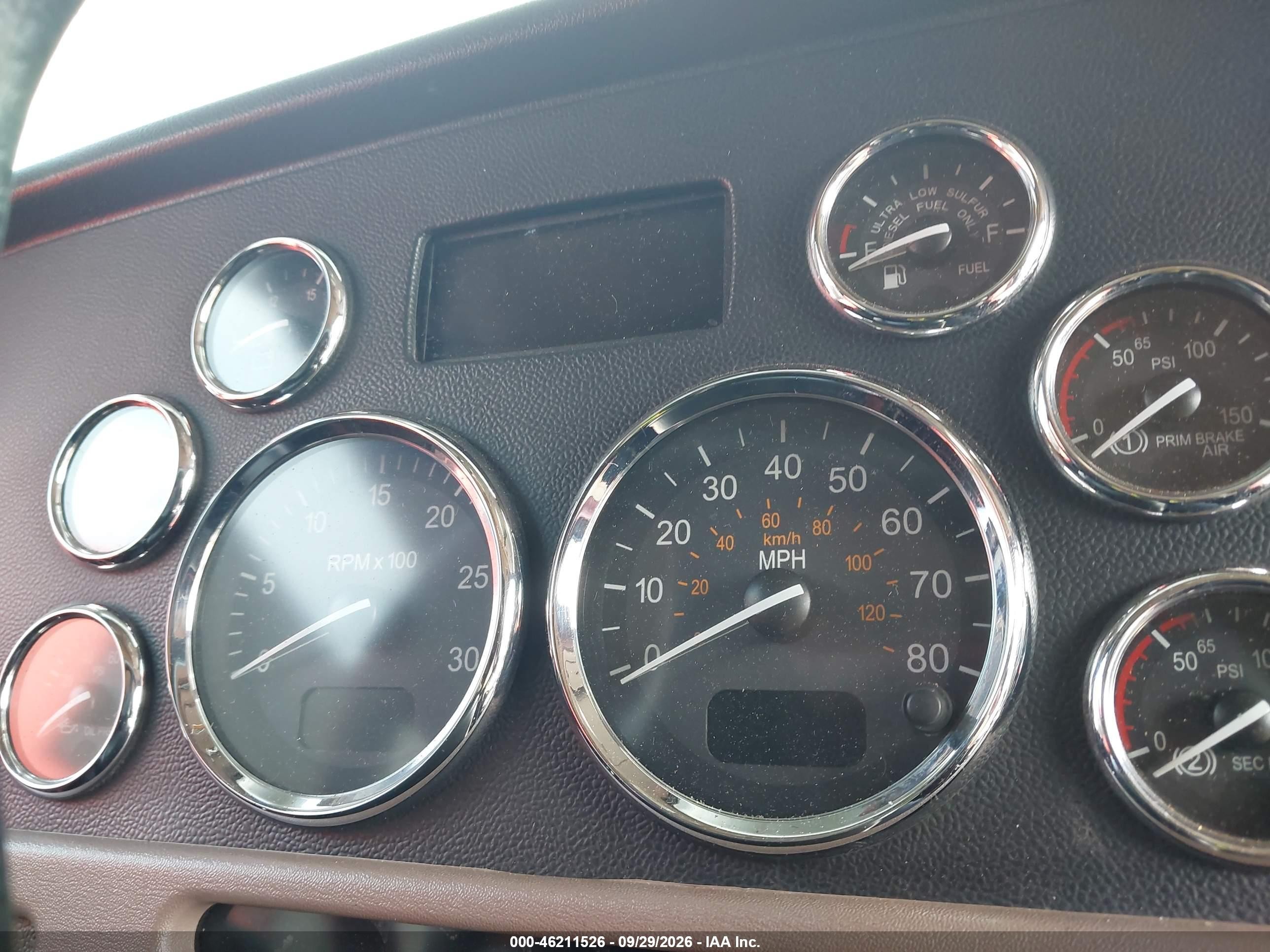 2014 Peterbilt 389 VIN 1XPXDP9X0ED243883 IAAI salvage auction — Unknown, Rebuildable (Florida), sold $14,500 on 2026-10-17 (photo 5)