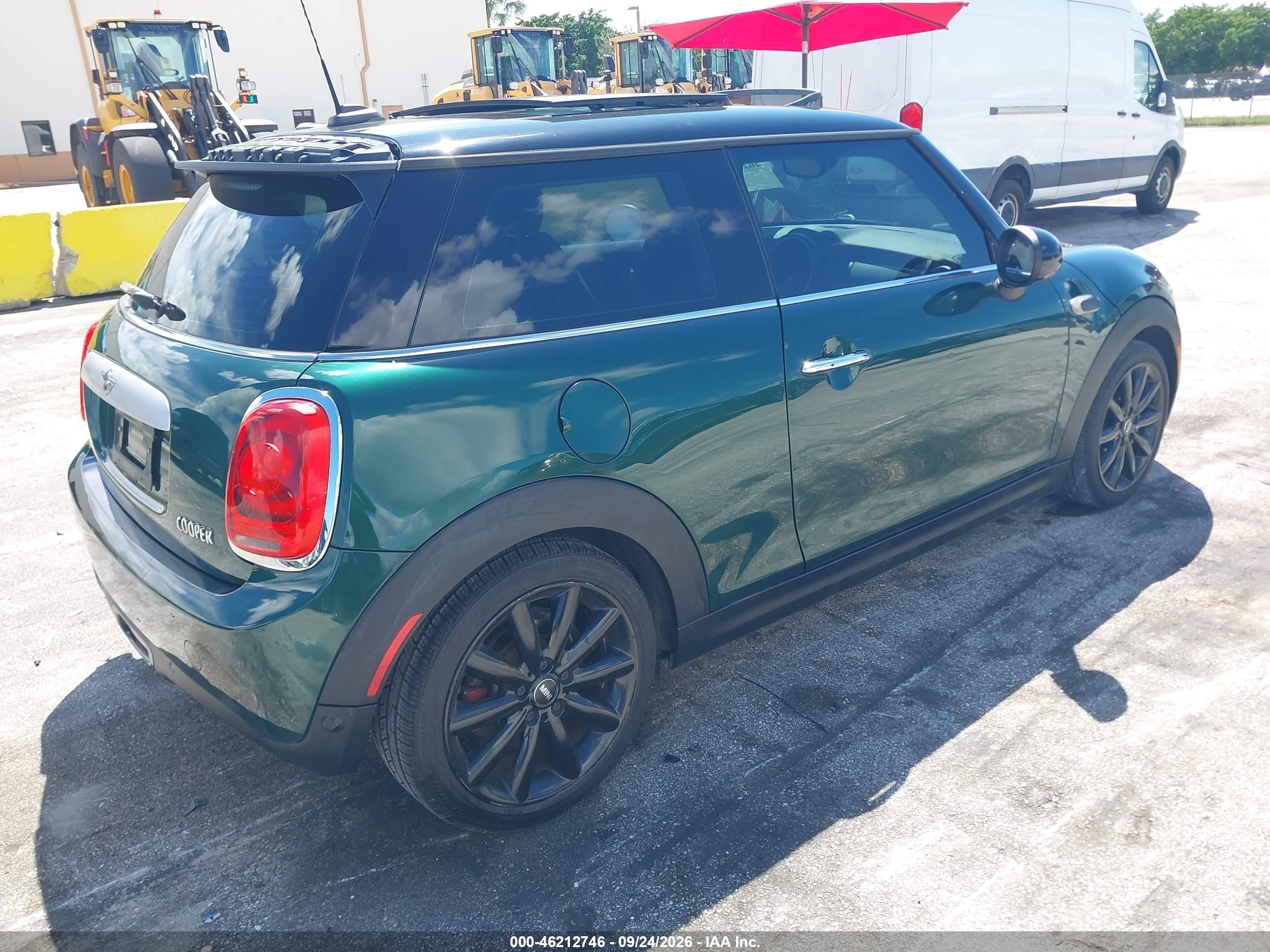 2015 Mini Hardtop VIN WMWXM5C56FT937026 IAAI salvage auction — Normal Wear, Clear (Montana), sold $1,700 on 2026-10-02 (photo 4)