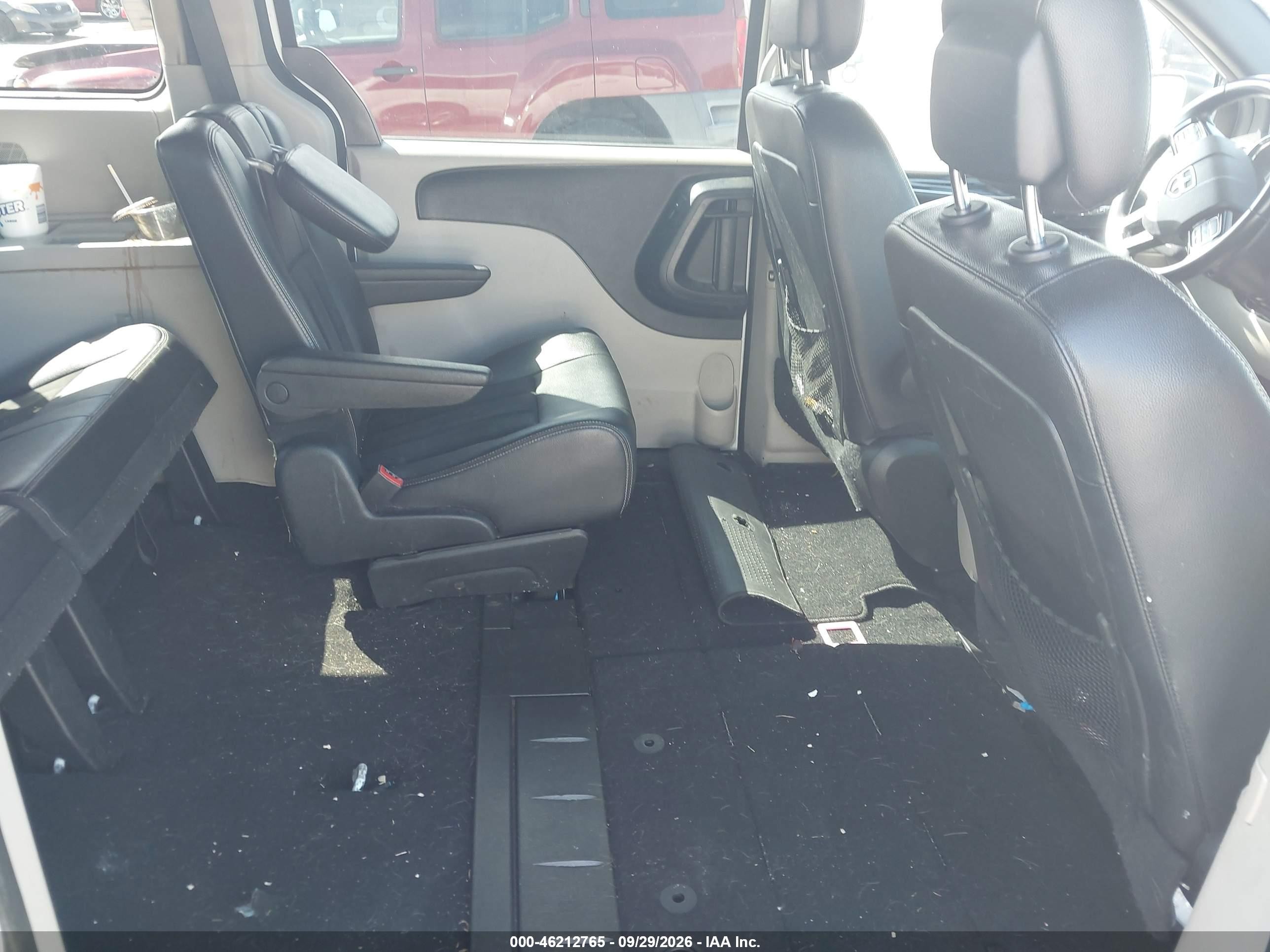 2019 Dodge Grand Caravan VIN 2C4RDGCGXKR619842 IAAI salvage auction — Normal Wear, Clear (Florida), sold $1,425 on 2026-10-10 (photo 8)