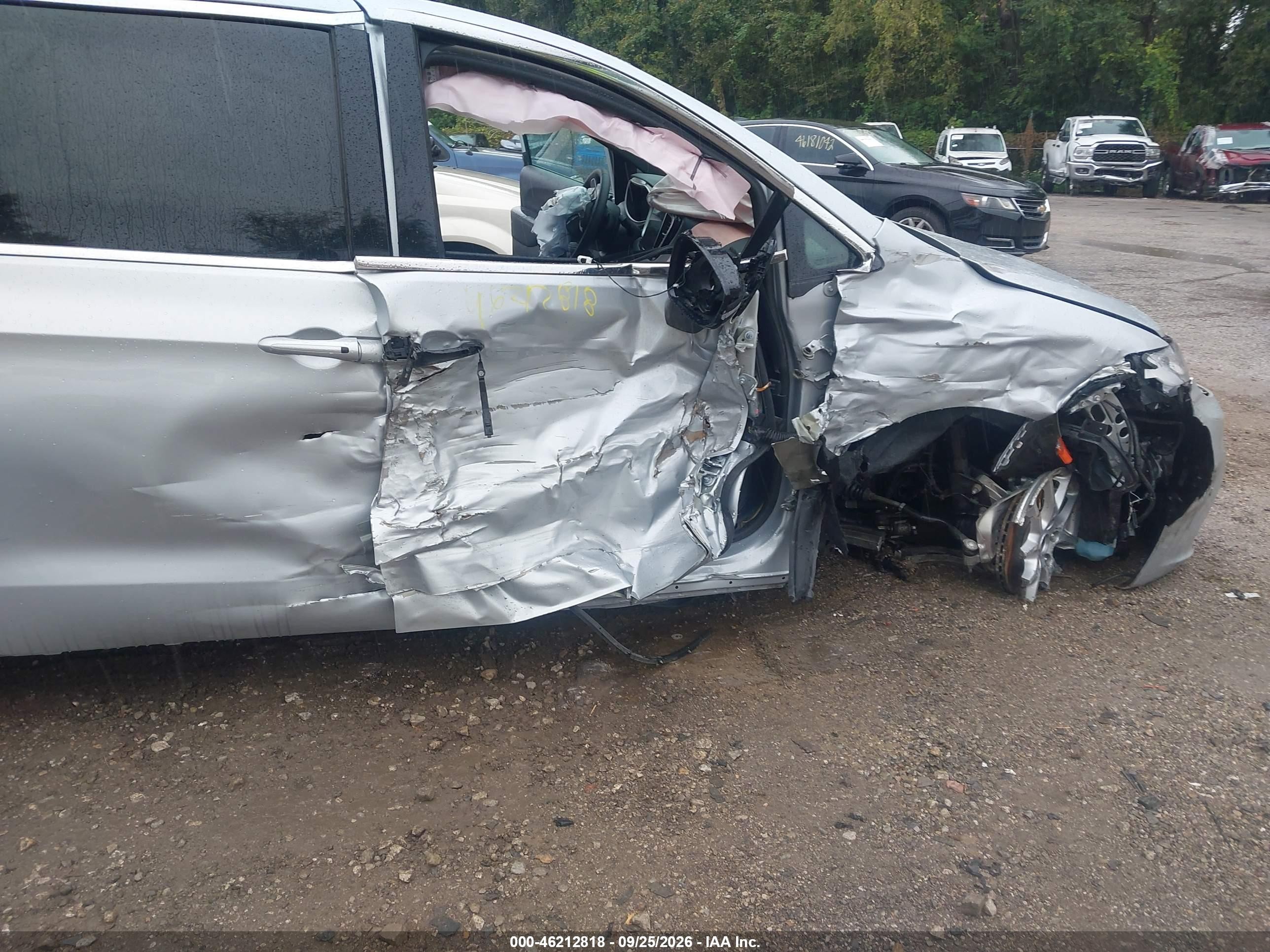 2026 Chrysler Pacifica VIN 2C4RC1BG8TR185889 IAAI salvage auction — Side, ENTERPRISE VEHICLES CERT OF DESTRUCTION (Florida), sold $5,600 on 2026-09-26 (photo 6)