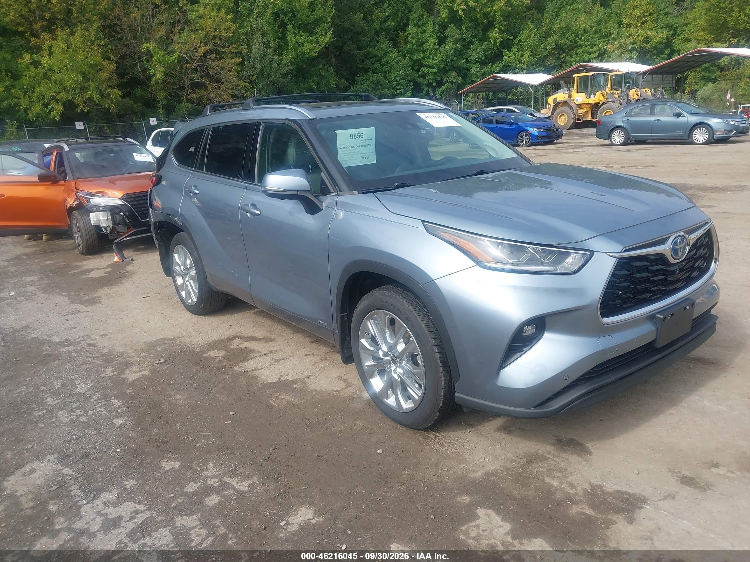 2023 Toyota Highlander Hybrid VIN 5TDXBRCH3PS113138 — IAAI salvage auction photo