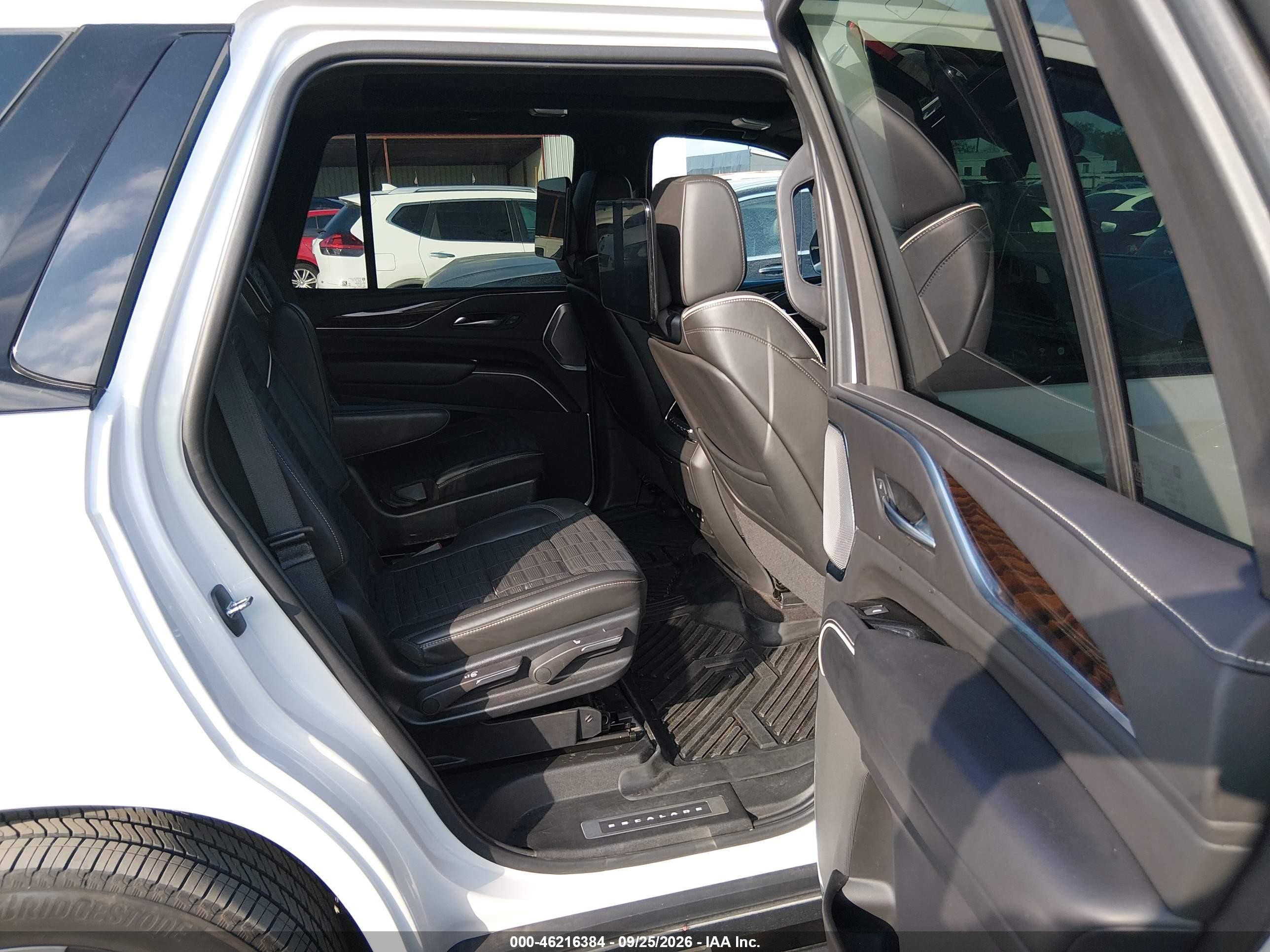 2023 Cadillac Escalade VIN 1GYS3GKL3PR121637 IAAI salvage auction — Rear End, Original (Texas), sold $43,050 on 2026-09-29 (photo 8)