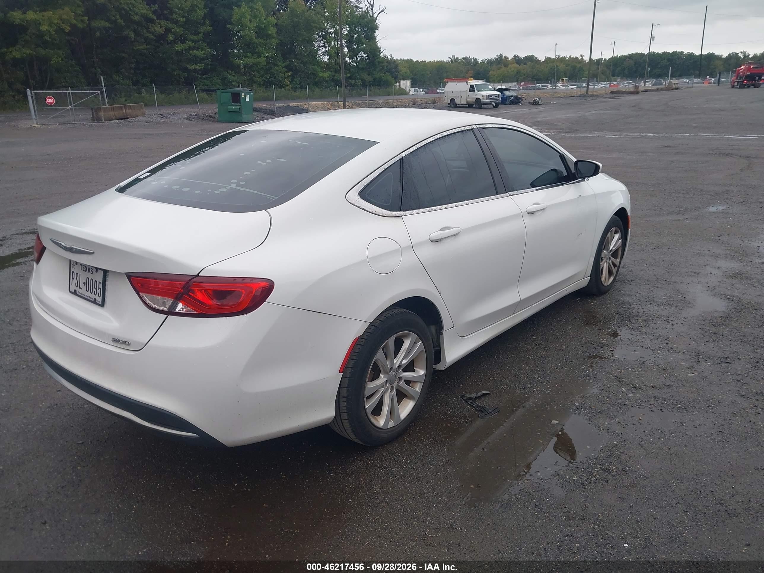 2015 Chrysler 200 VIN 1C3CCCAB7FN581583 IAAI salvage auction — Normal Wear, Clear (Texas), sold $600 on 2026-10-03 (photo 4)
