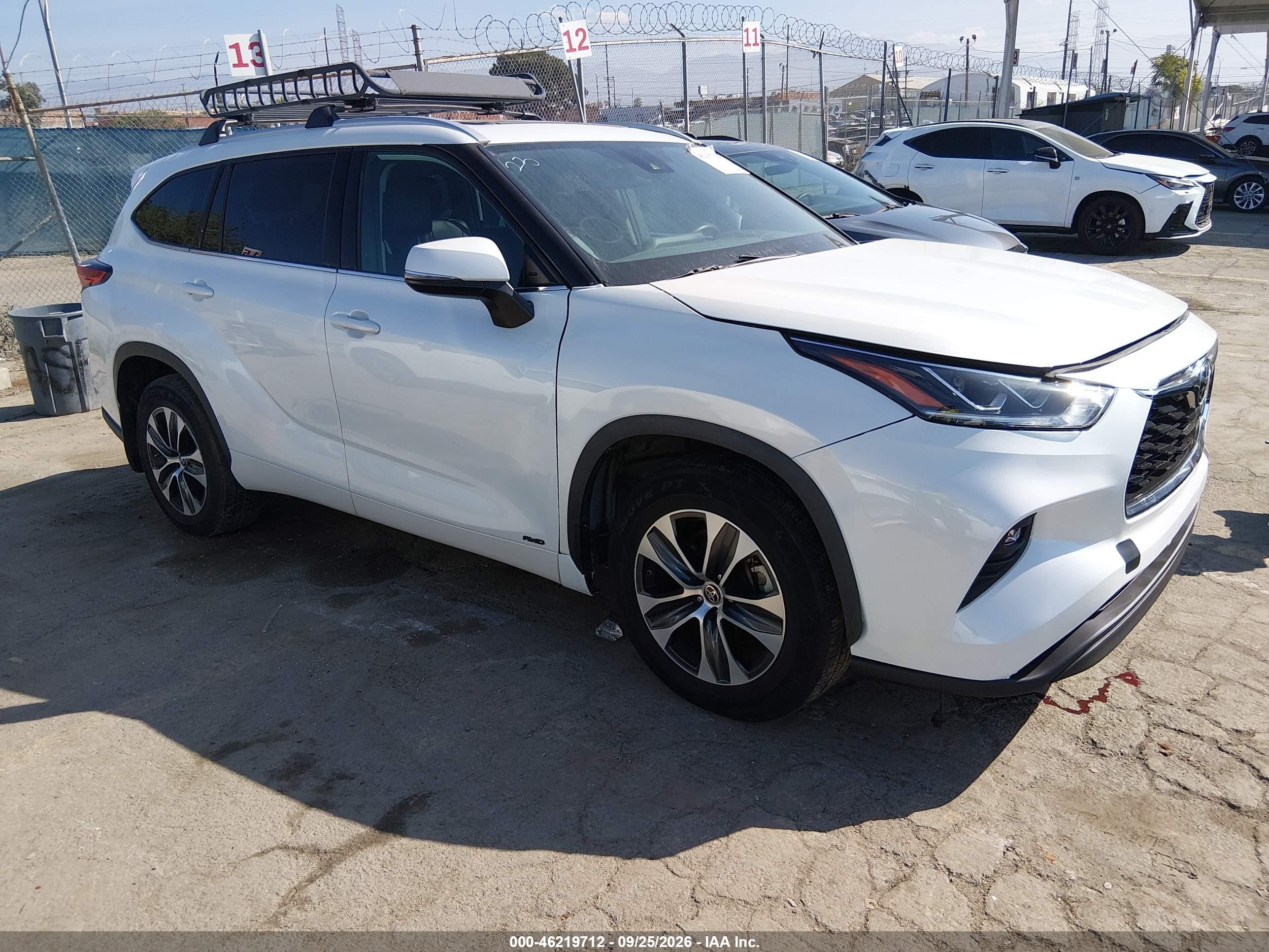 2022 Toyota Highlander Hybrid VIN 5TDHBRCH5NS545747 — IAAI salvage auction photo