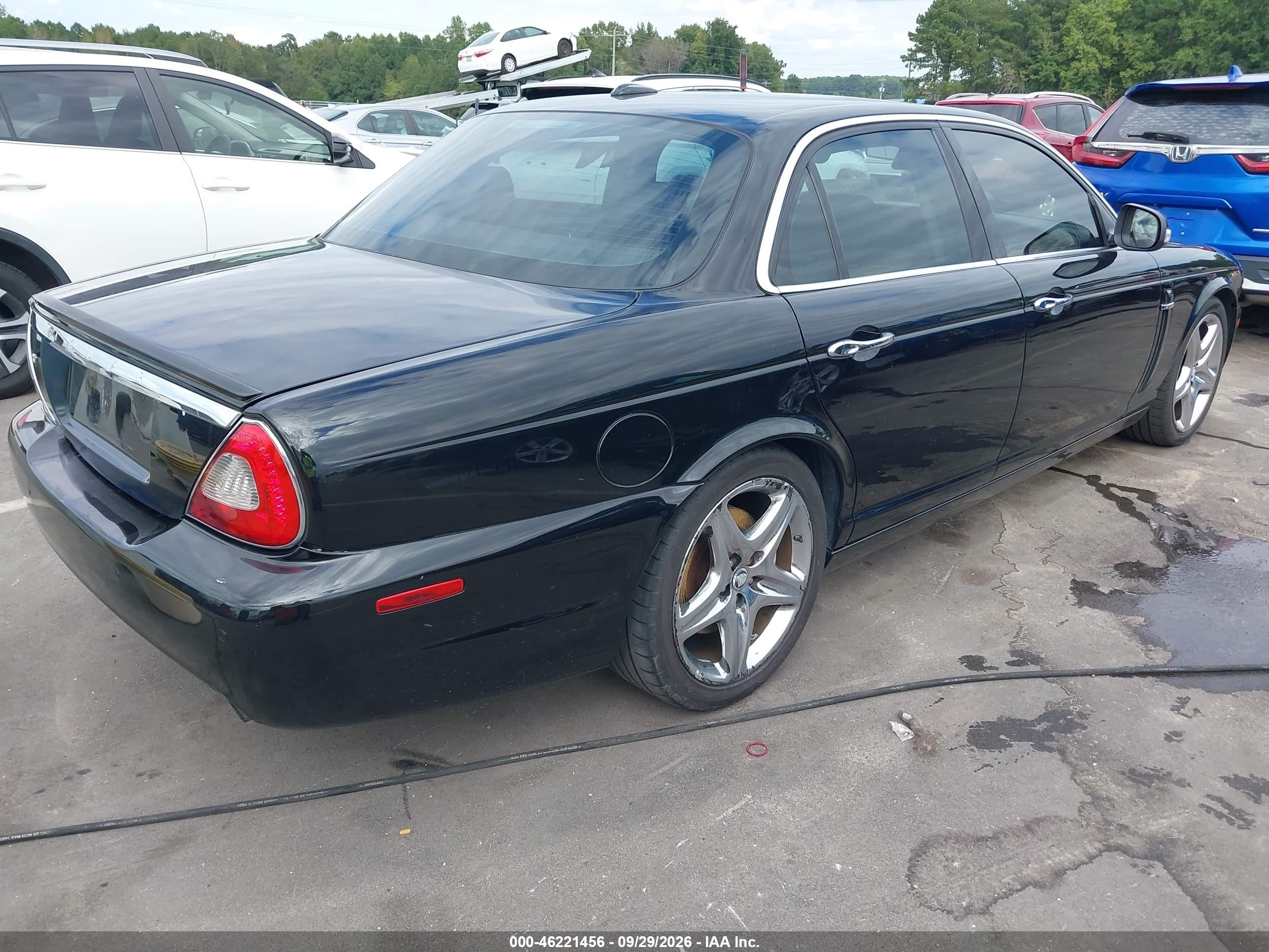 2008 Jaguar Xj series VIN SAJWA71B68SH20438 IAAI salvage auction — Side, Salvage (North Carolina), sold $2,100 on 2026-10-06 (photo 4)