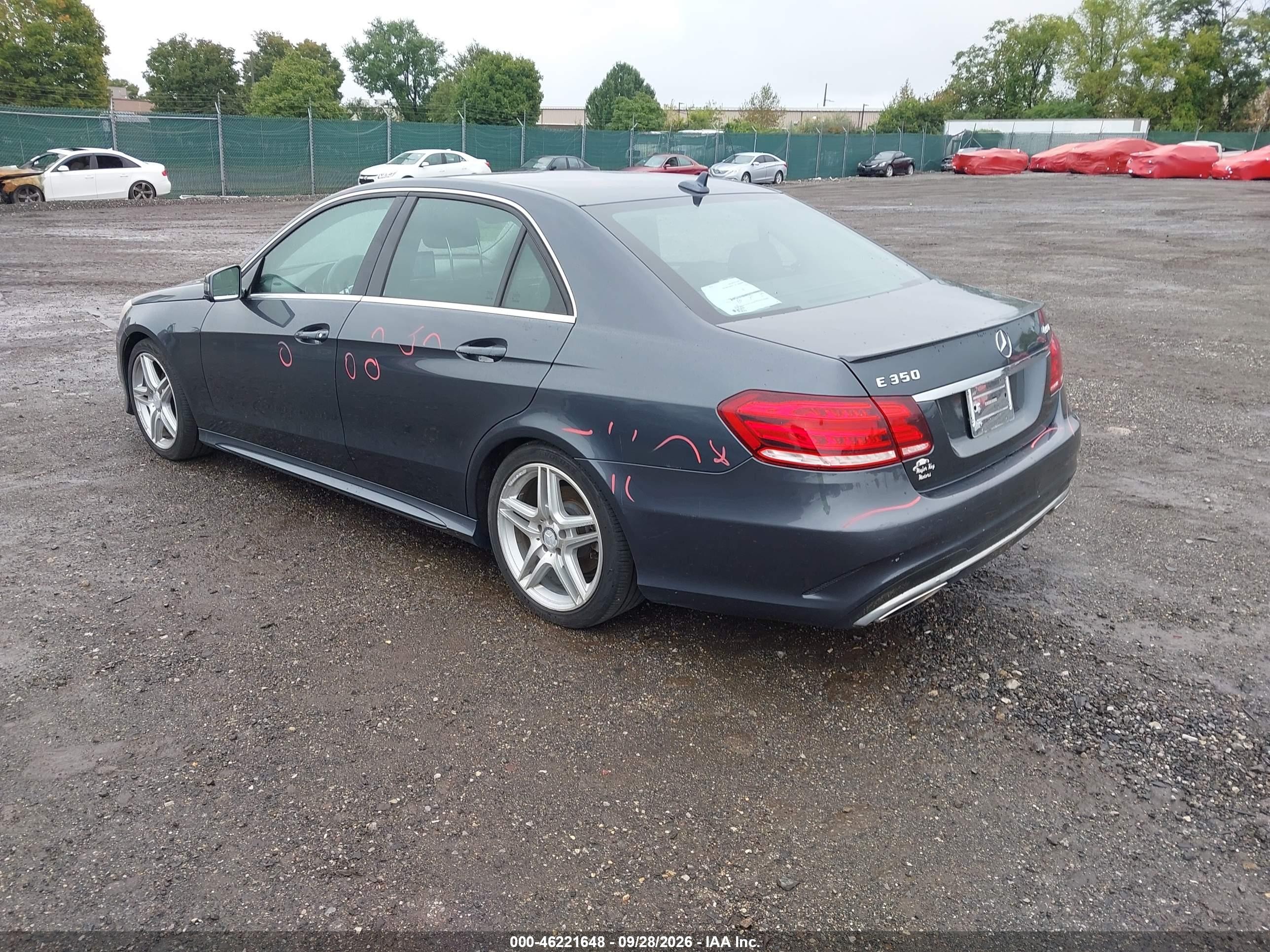 2014 Mercedes-benz E-klasse VIN WDDHF8JBXEA865842 IAAI salvage auction — Side, Salvage (Pennsylvania), sold $2,450 on 2026-10-11 (photo 3)