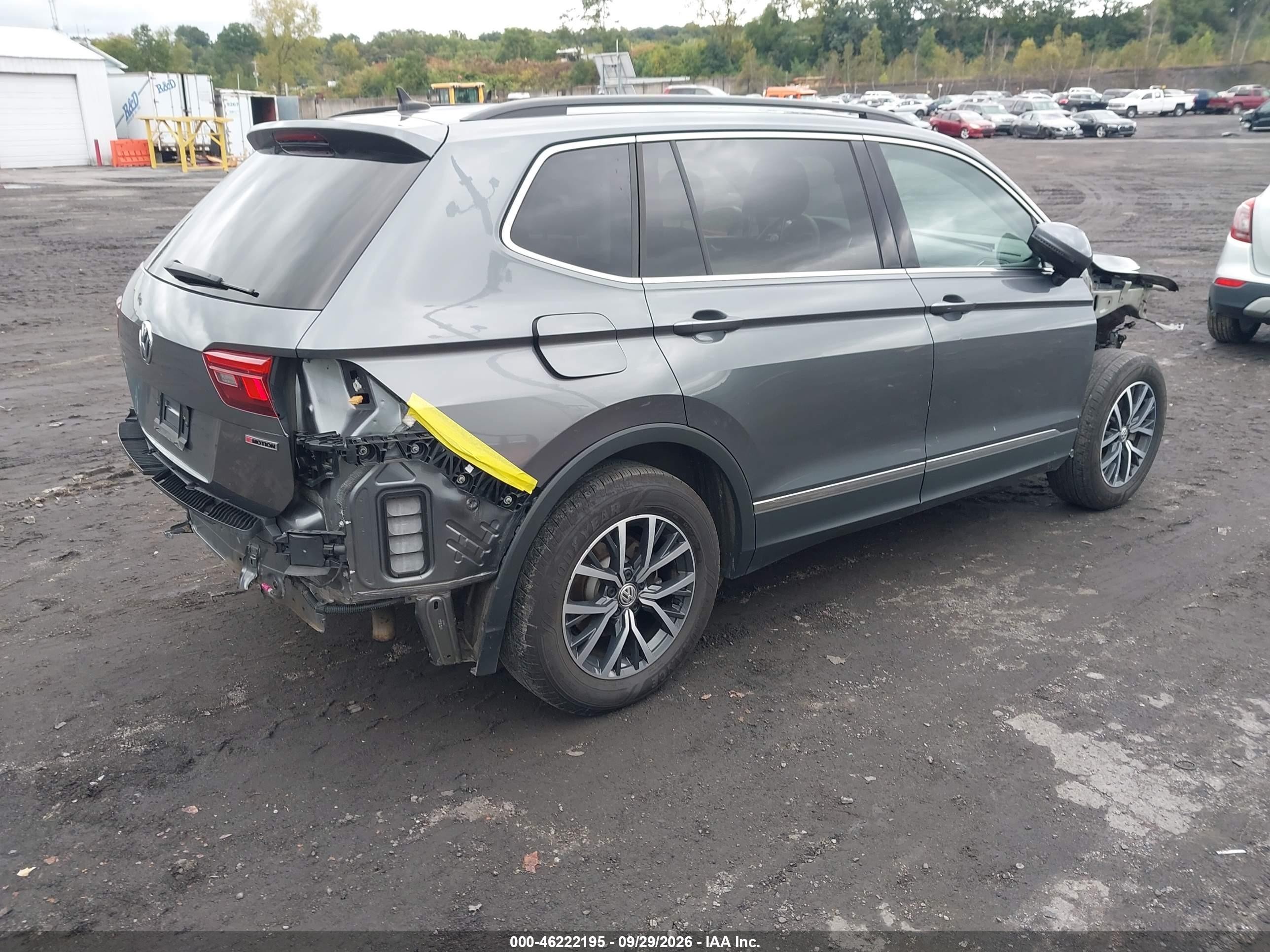 2020 Volkswagen Tiguan VIN 3VV2B7AX6LM045860 IAAI salvage auction — Front & Rear, Salvage (Pennsylvania), sold $4,350 on 2026-10-03 (photo 4)