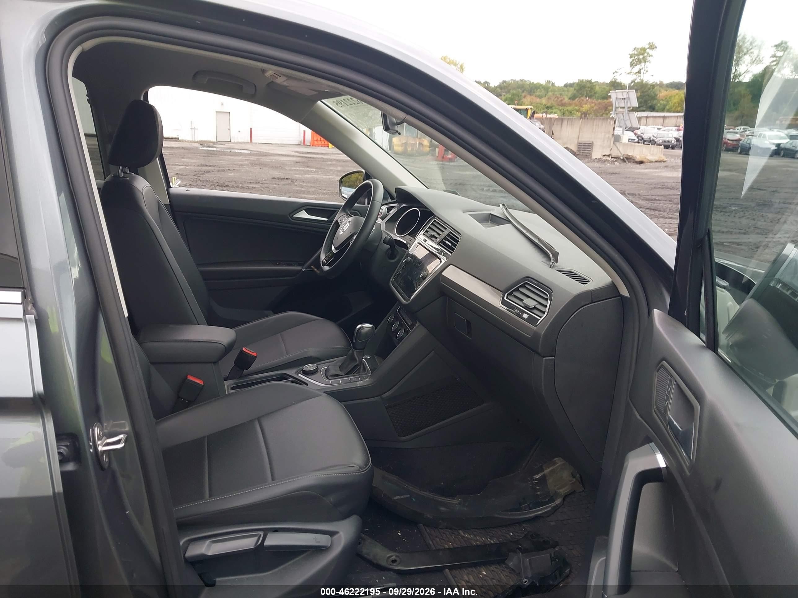 2020 Volkswagen Tiguan VIN 3VV2B7AX6LM045860 IAAI salvage auction — Front & Rear, Salvage (Pennsylvania), sold $4,350 on 2026-10-03 (photo 5)
