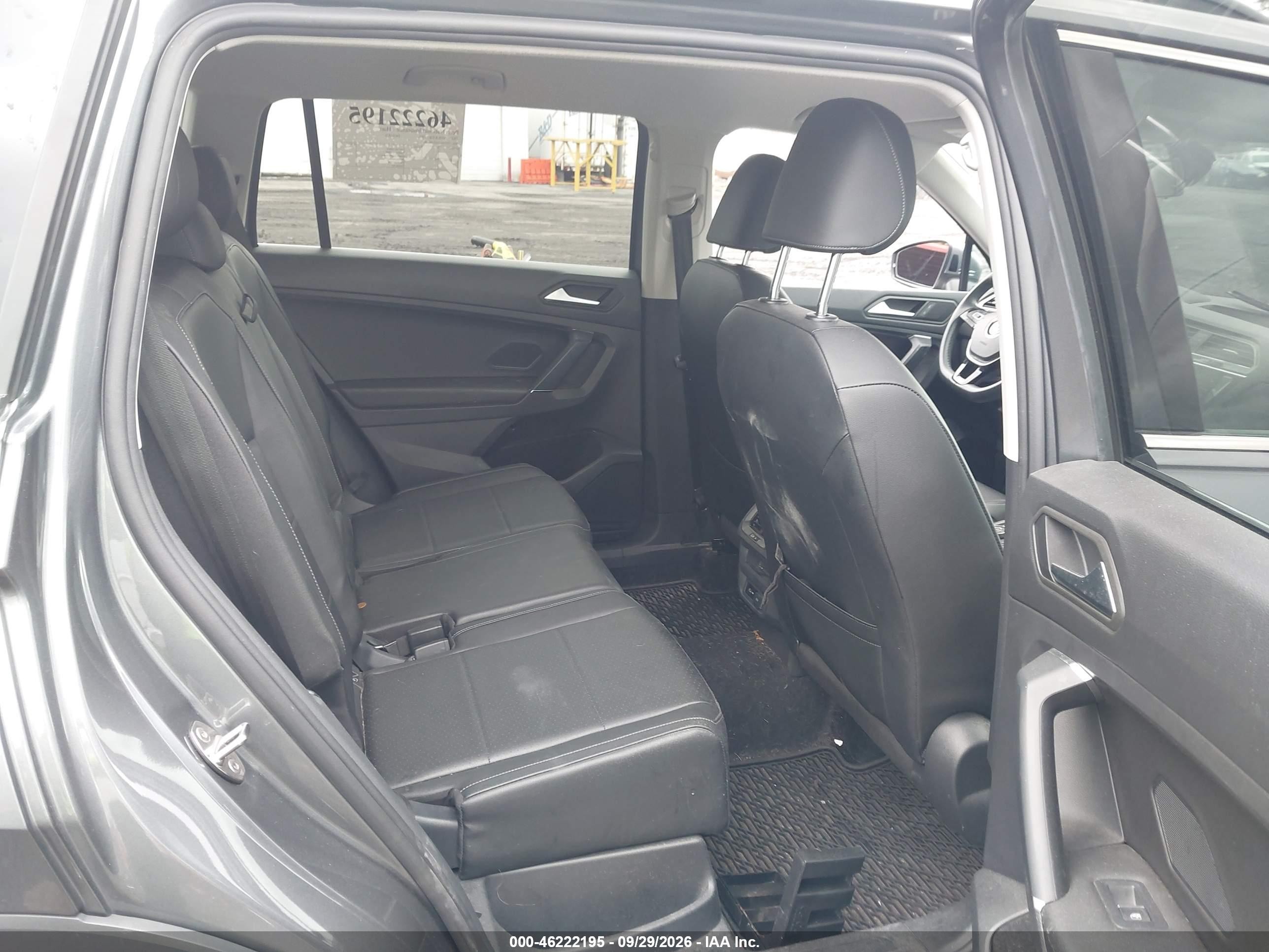 2020 Volkswagen Tiguan VIN 3VV2B7AX6LM045860 IAAI salvage auction — Front & Rear, Salvage (Pennsylvania), sold $4,350 on 2026-10-03 (photo 8)