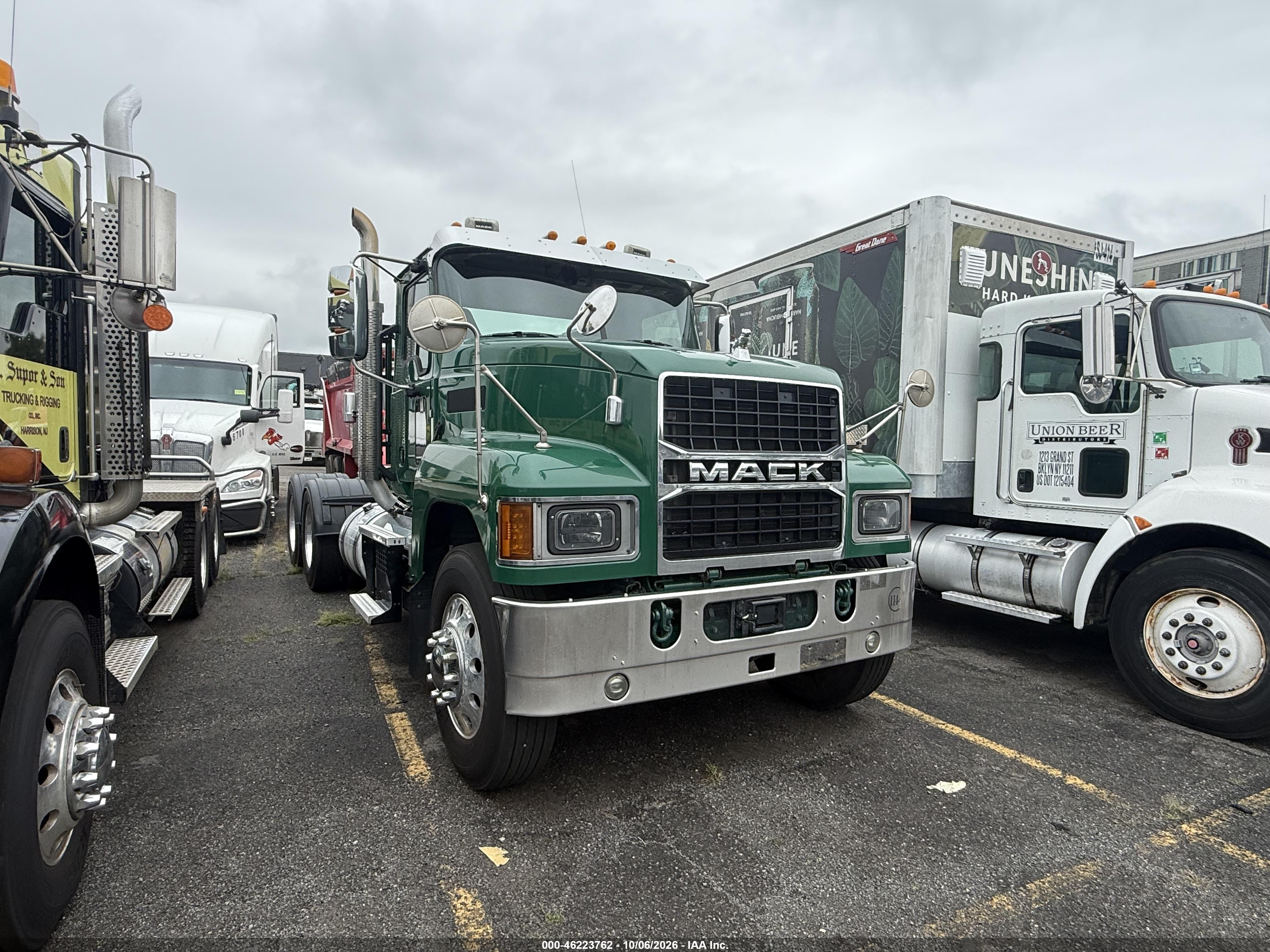 2022 Mack Pinnacle VIN 1M1PN4GYXNM009761 — IAAI salvage auction photo