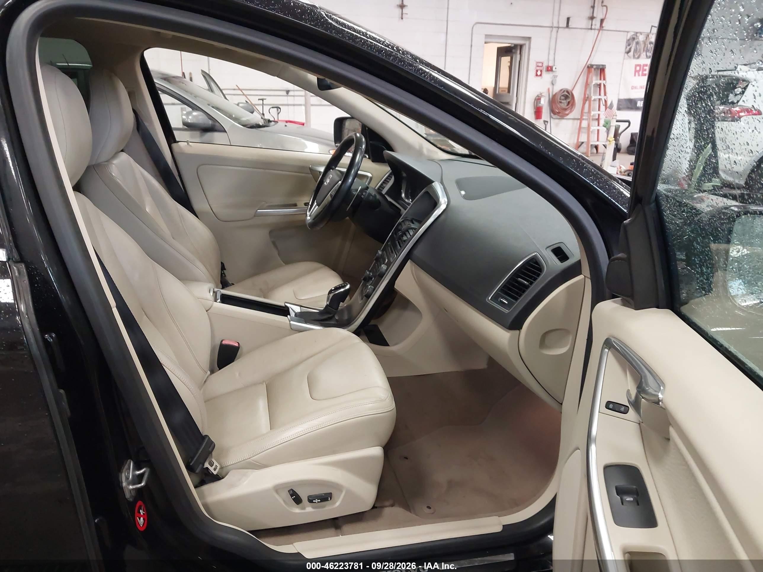 2014 Volvo Xc60 VIN YV4902DZ9E2538118 IAAI salvage auction — Normal Wear, Original (Maine), sold $1,900 on 2026-09-30 (photo 5)