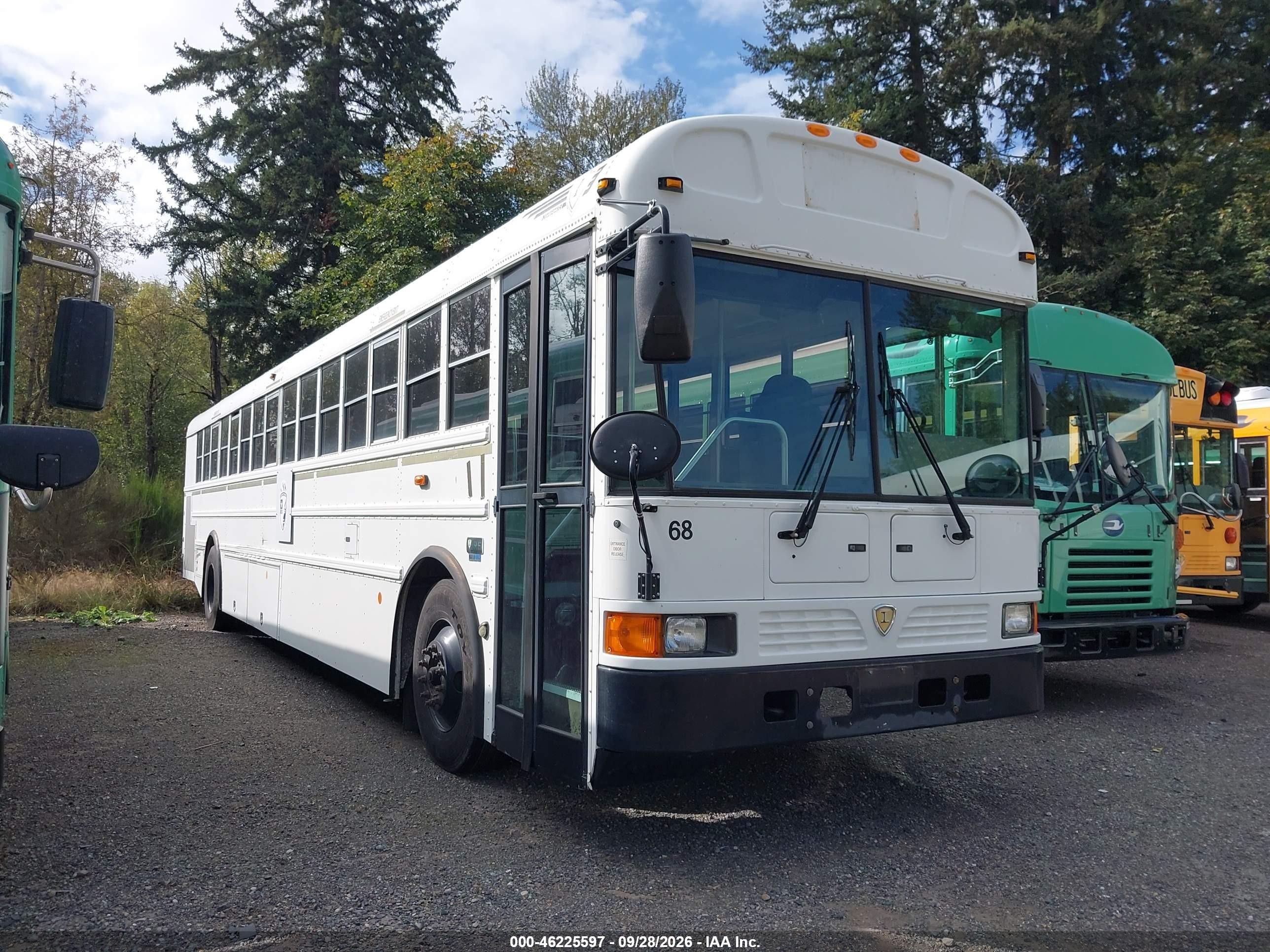 2015 Ic Corporation 3000 VIN 4DRBXAAN8FB596410 IAAI salvage auction — Normal Wear, Sf97 (Washington), sold $3,400 on 2026-10-08 (photo 1)