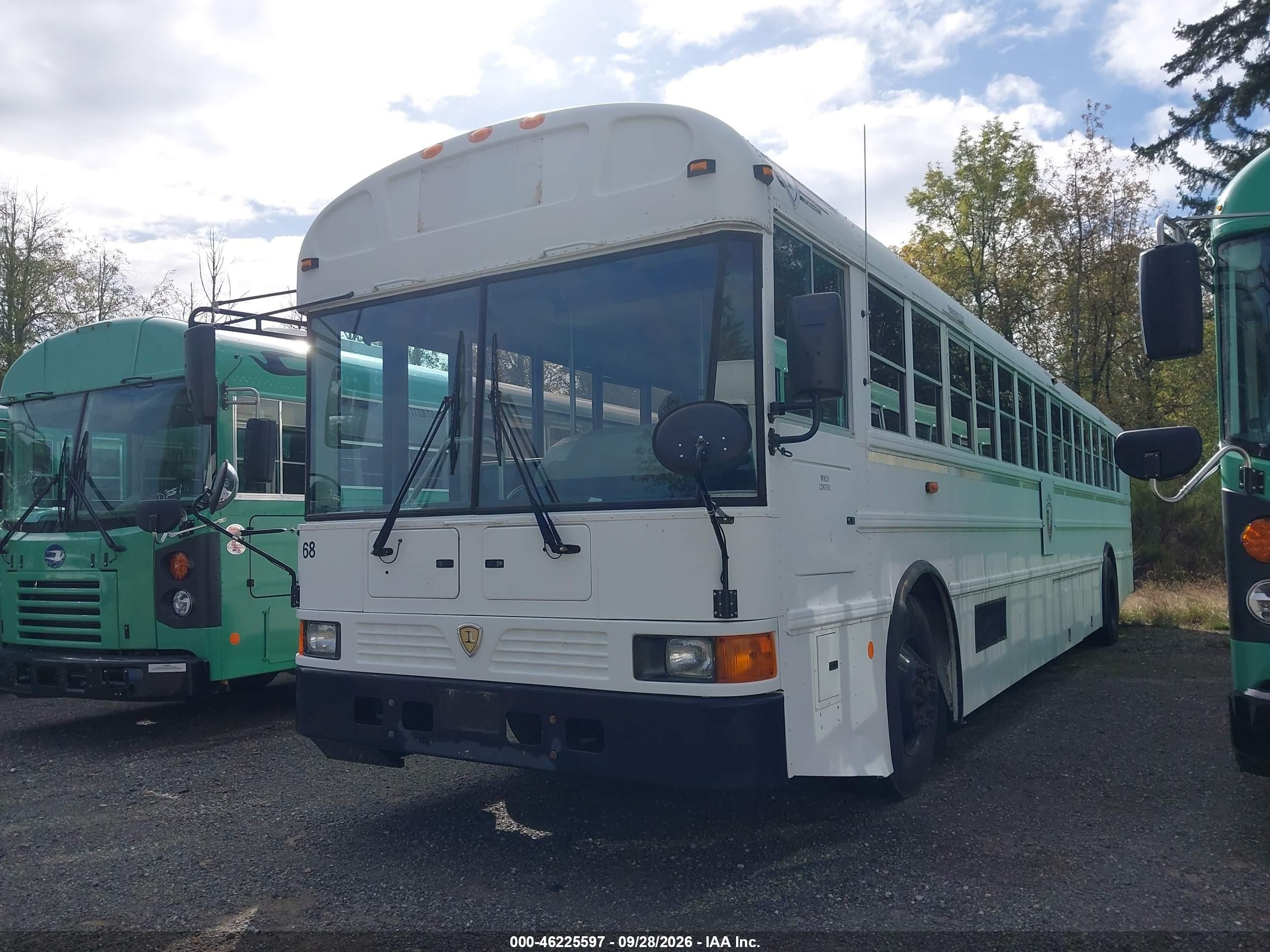 2015 Ic Corporation 3000 VIN 4DRBXAAN8FB596410 IAAI salvage auction — Normal Wear, Sf97 (Washington), sold $3,400 on 2026-10-08 (photo 2)