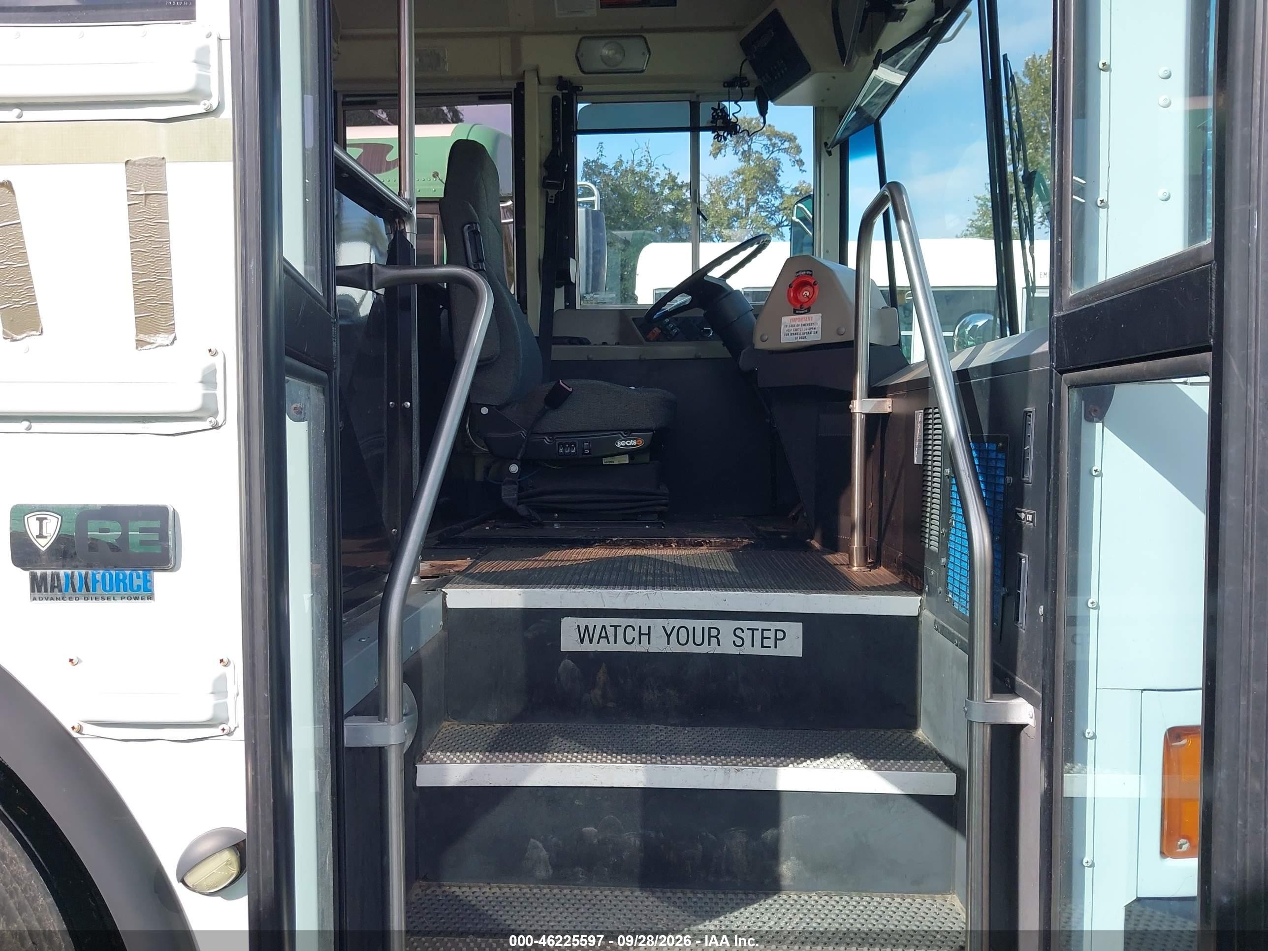 2015 Ic Corporation 3000 VIN 4DRBXAAN8FB596410 IAAI salvage auction — Normal Wear, Sf97 (Washington), sold $3,400 on 2026-10-08 (photo 5)