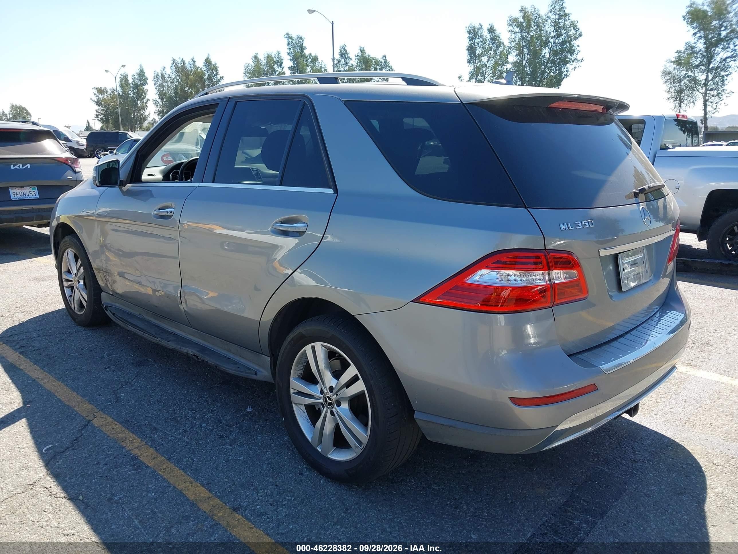 2013 Mercedes-benz M-klasse VIN 4JGDA5JB9DA253521 IAAI salvage auction — Side, Salvage (California), sold $2,600 on 2026-10-03 (photo 3)