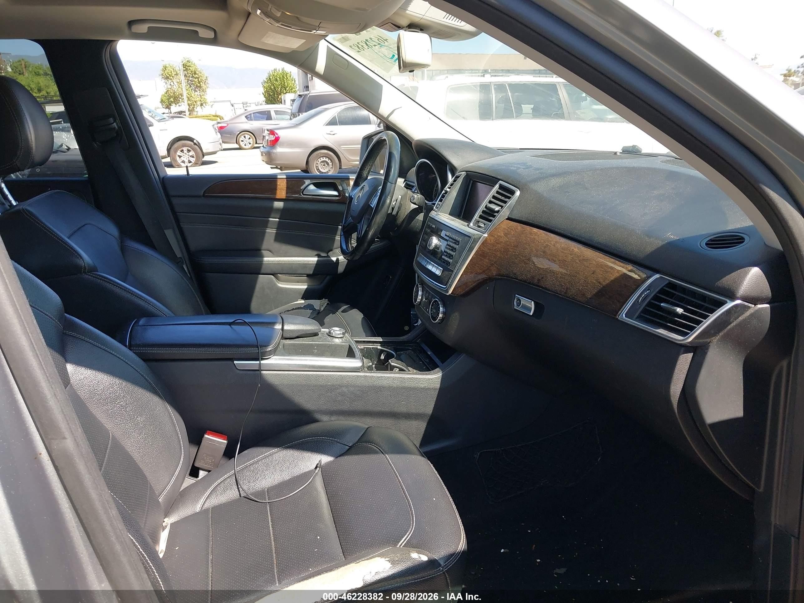 2013 Mercedes-benz M-klasse VIN 4JGDA5JB9DA253521 IAAI salvage auction — Side, Salvage (California), sold $2,600 on 2026-10-03 (photo 5)