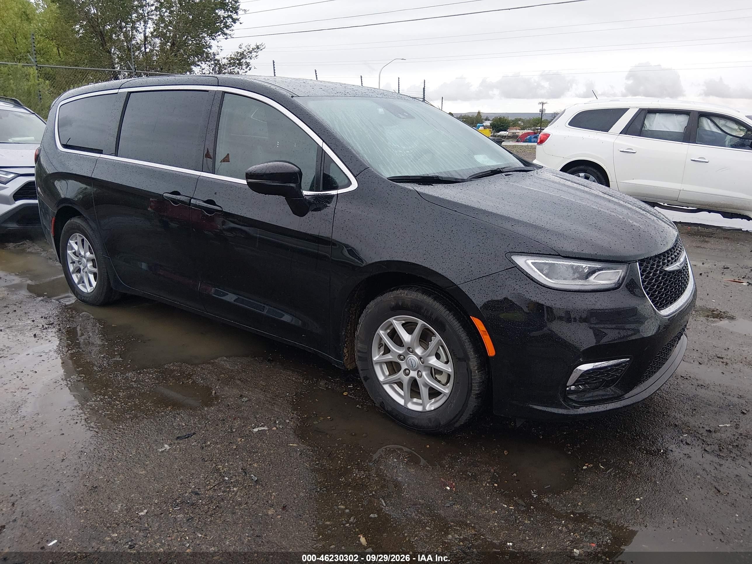 2026 Chrysler Pacifica VIN 2C4RC1BG7TR181994 — IAAI salvage auction photo