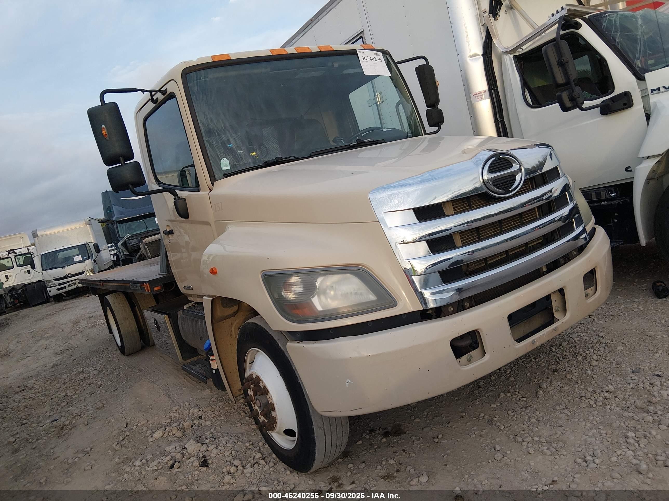 2016 Hino Hino 338 VIN 5PVNV8JM6G4S50997 — IAAI salvage auction photo