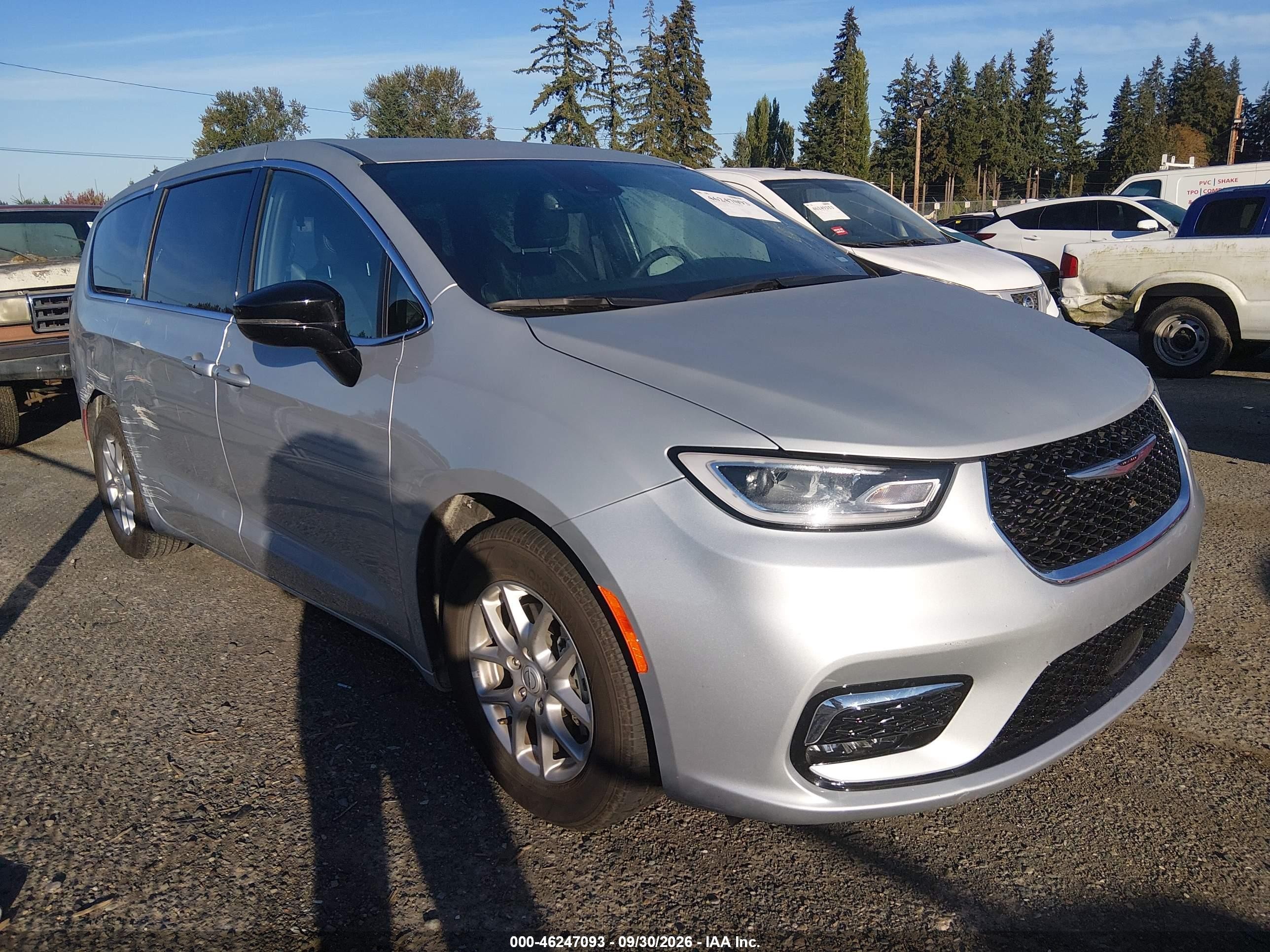 2026 Chrysler Pacifica VIN 2C4RC1BG0TR182565 — IAAI salvage auction photo