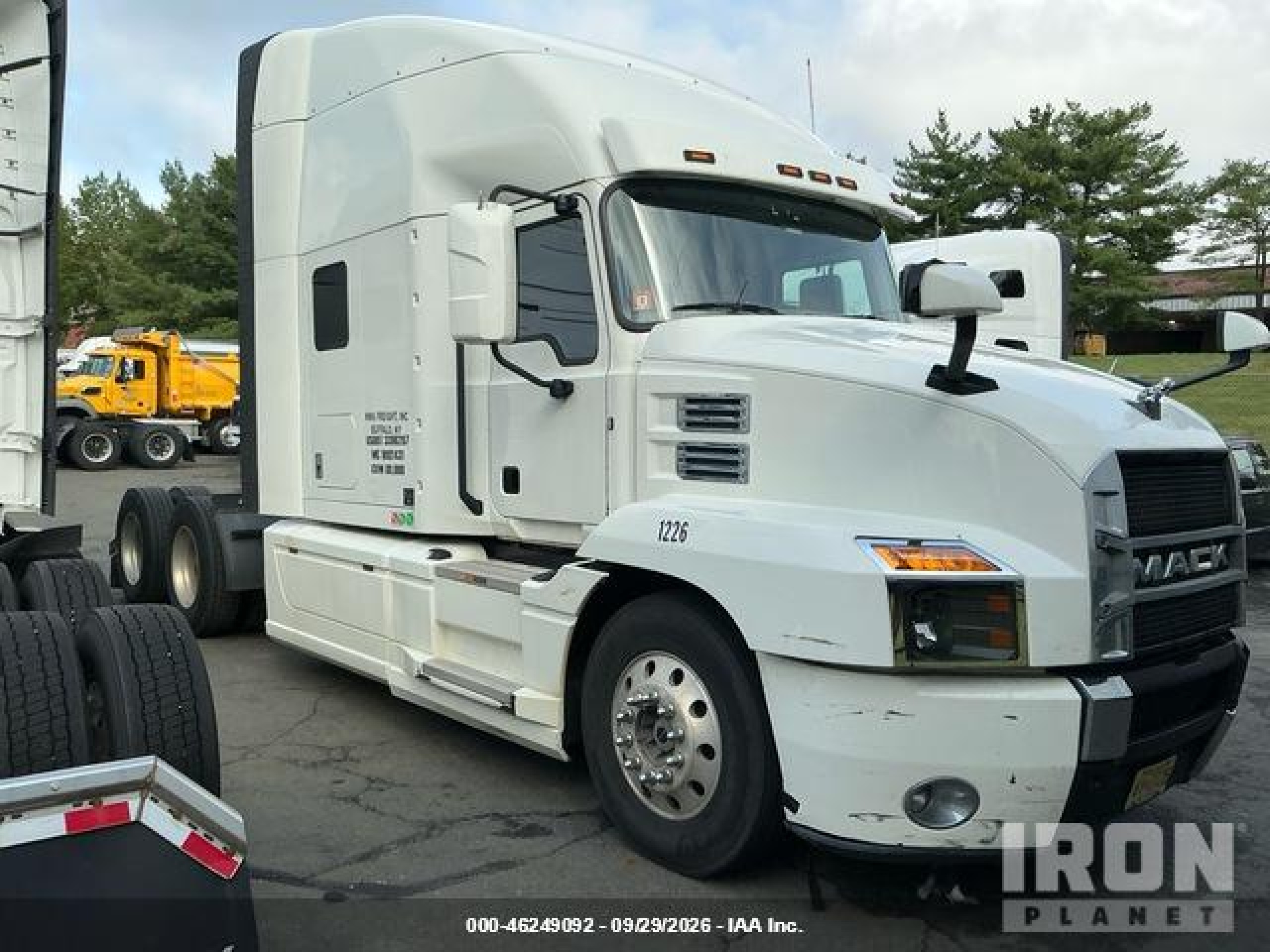 2019 Mack Anthem VIN 1M1AN4GY3KM010137 — IAAI salvage auction photo