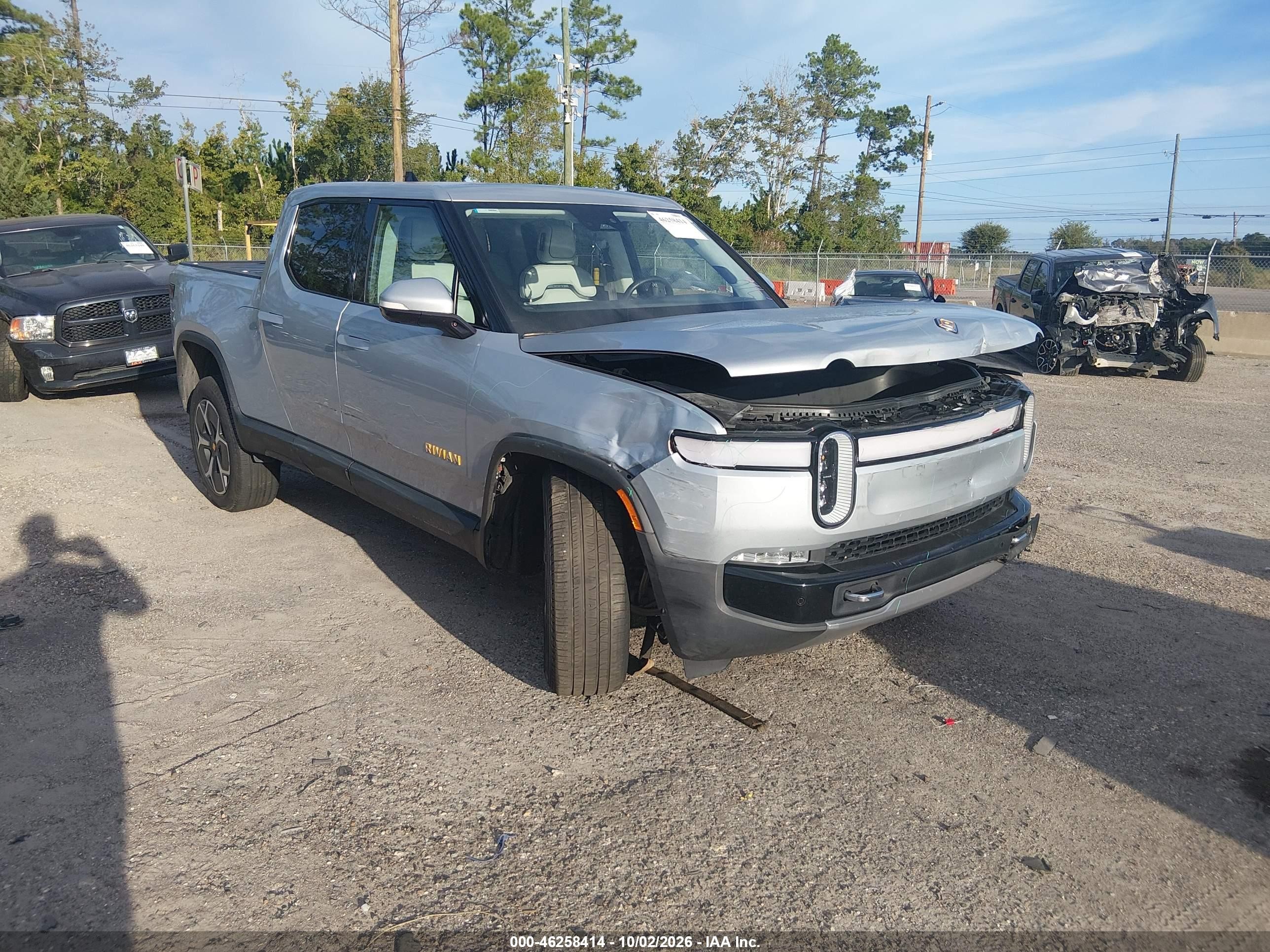 2022 Rivian R1T VIN 7FCTGAAA2NN011821 — IAAI salvage auction photo