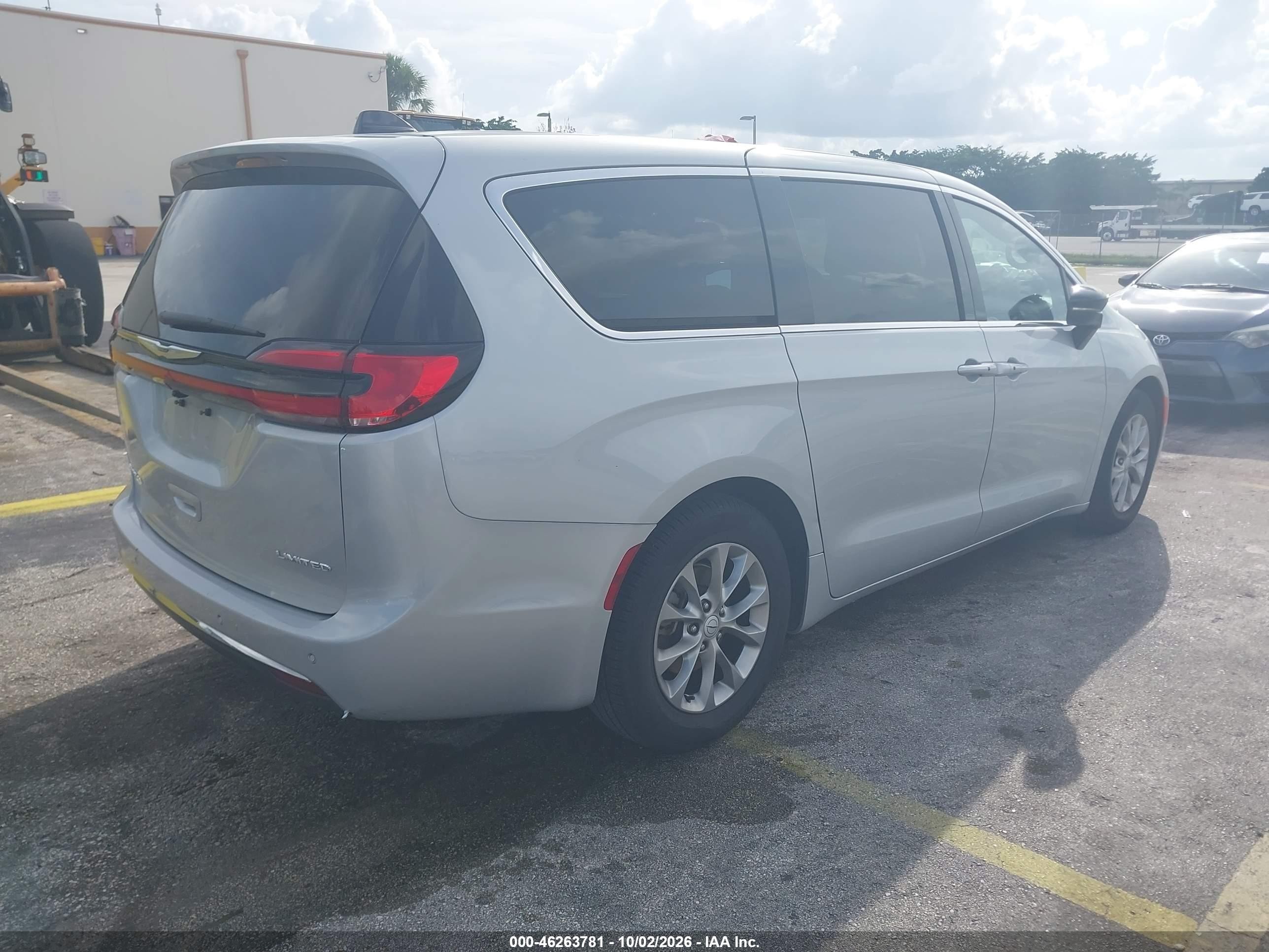 2026 Chrysler Pacifica VIN 2C4RC1GG5TR195997 IAAI salvage auction — Unknown, Enterprise Vehicles Clear Only (Pennsylvania), sold $15,700 on 2026-10-08 (photo 4)