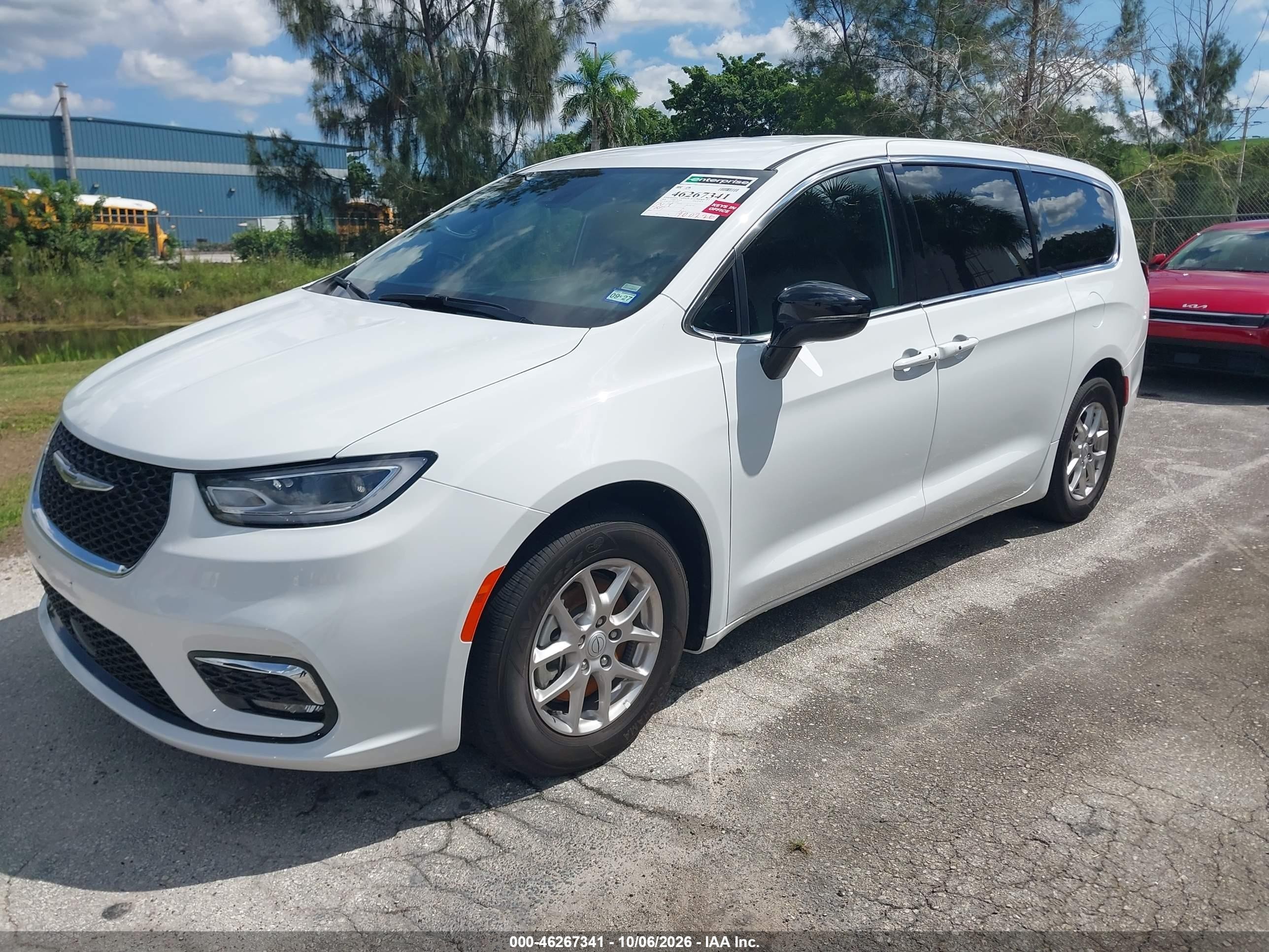 2026 Chrysler Pacifica VIN 2C4RC1BG7TR196687 IAAI salvage auction — Water/Flood, Enterprise Vehicles Salvage Only (Florida), sold $10,000 on 2026-10-08 (photo 2)