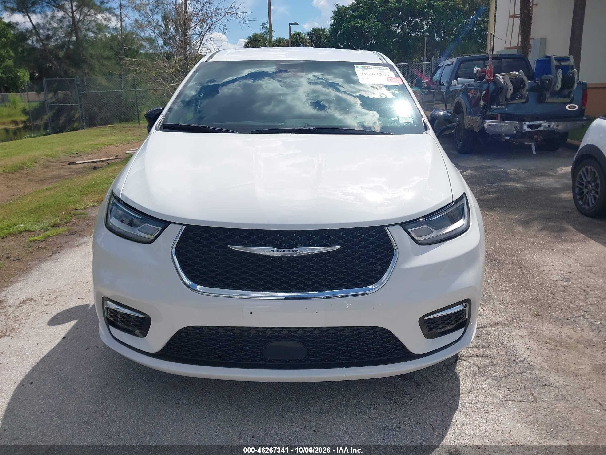 2026 Chrysler Pacifica VIN 2C4RC1BG7TR196687 IAAI salvage auction — Water/Flood, Enterprise Vehicles Salvage Only (Florida), sold $10,000 on 2026-10-08 (photo 6)
