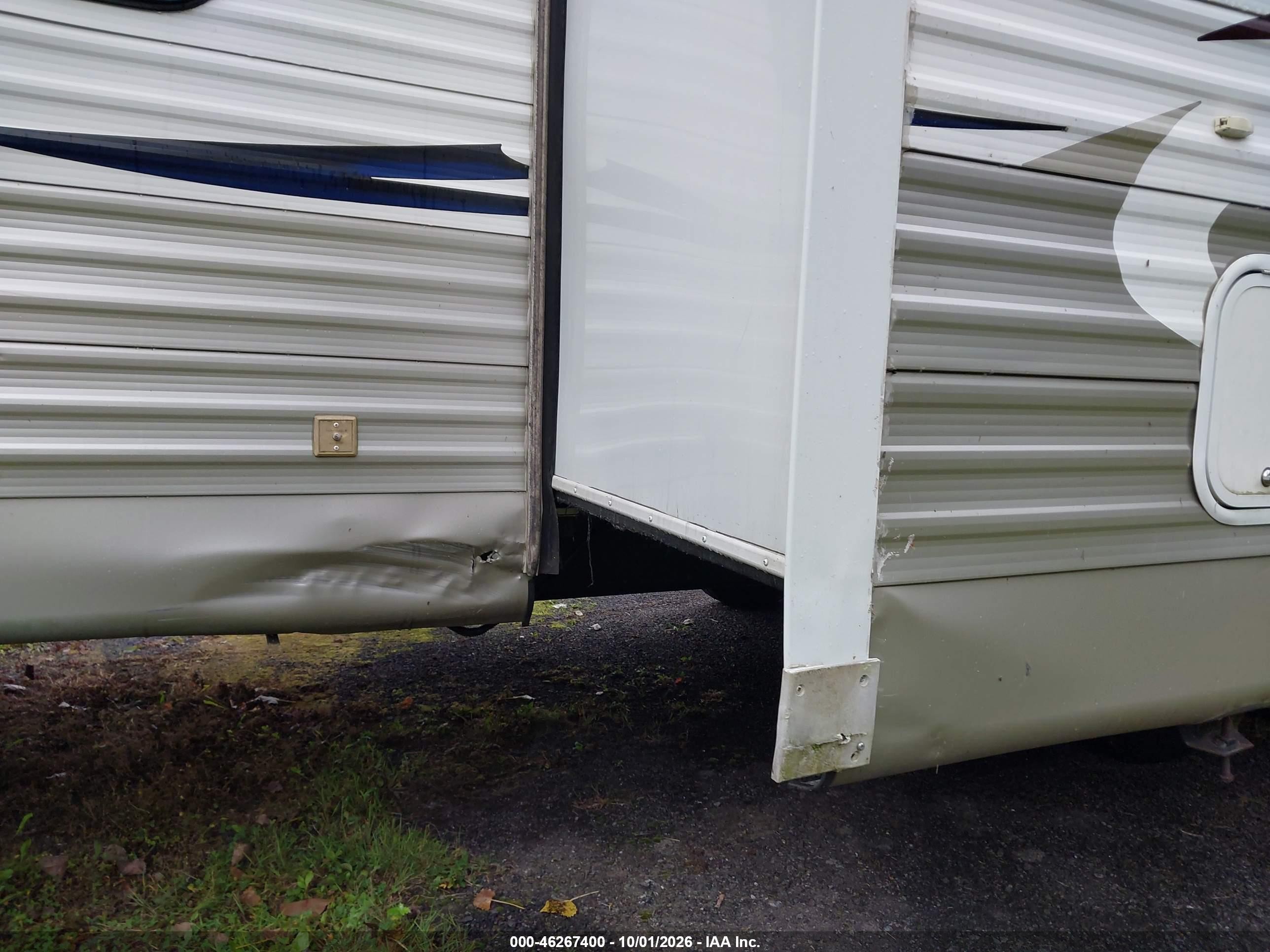2013 Cherokee 254q VIN 4X4TCKA29DX114165 IAAI salvage auction — Side, Clear (New York), sold $3,500 on 2026-10-08 (photo 6)