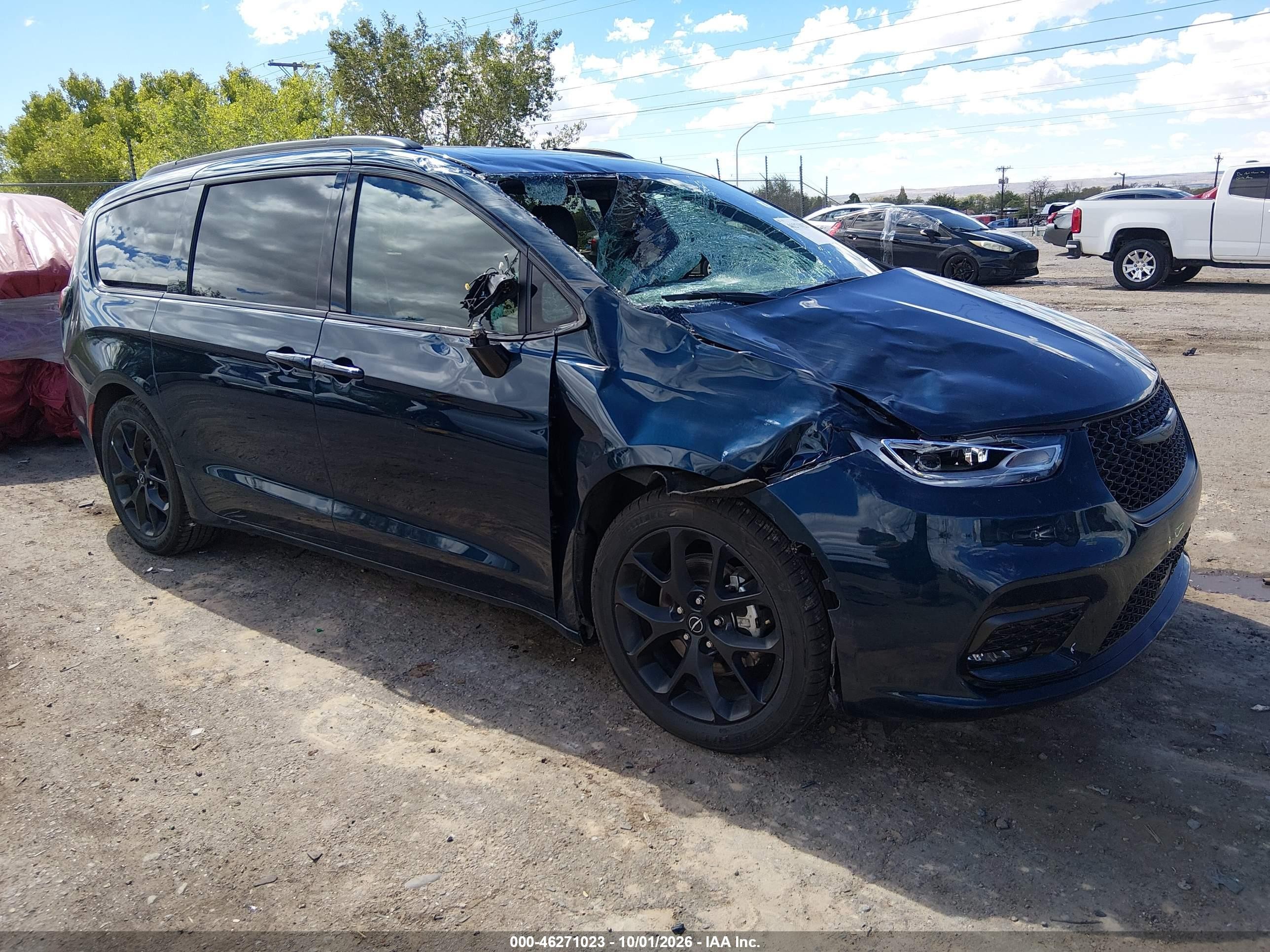 2025 Chrysler Pacifica VIN 2C4RC1GG4SR593099 — IAAI salvage auction photo