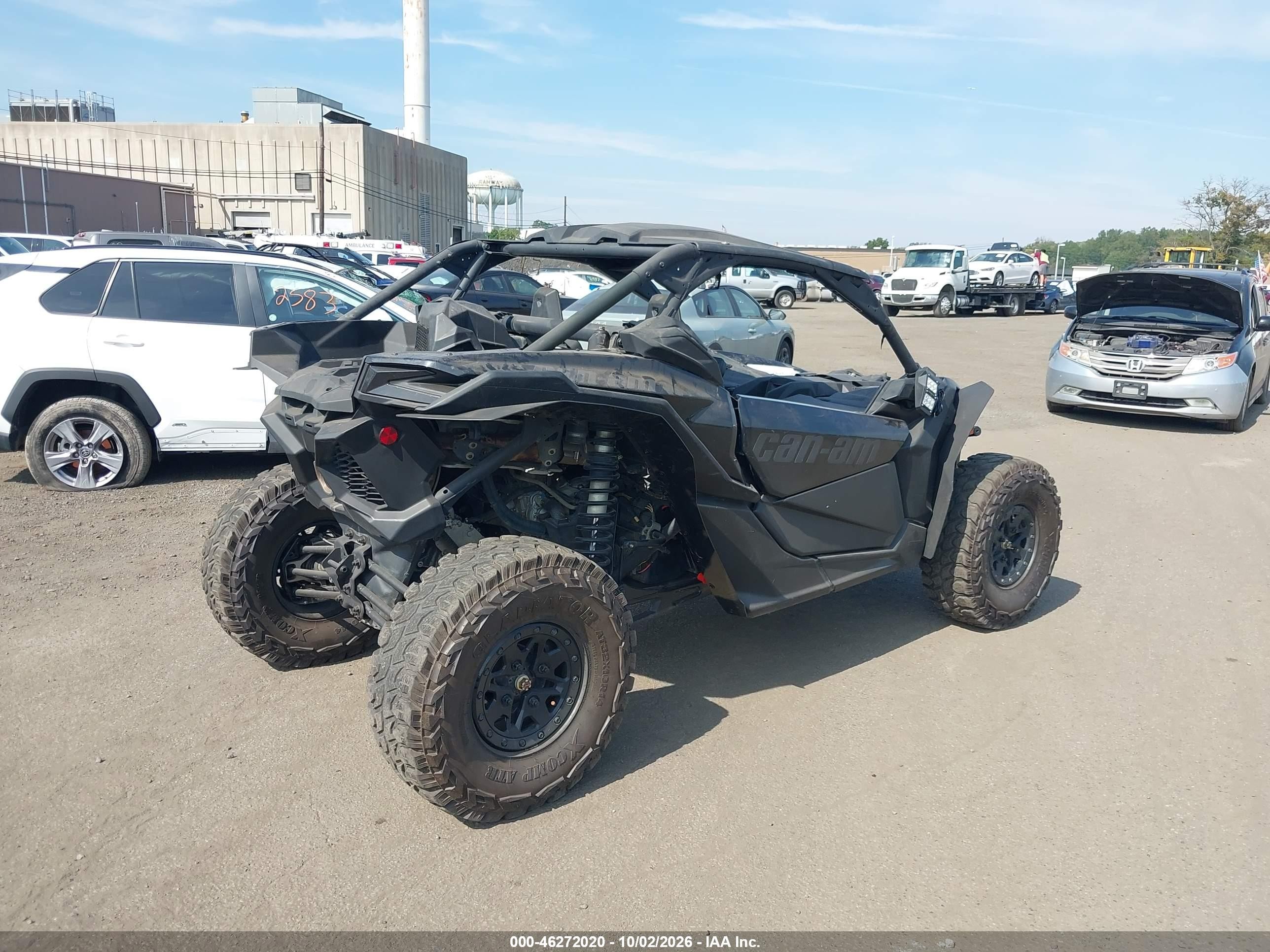 2022 Can-Am MAVERICK X3 VIN 3JBVDAV48NE000633 IAAI salvage auction — Side, Clear (Florida), sold $9,375 on 2026-10-06 (photo 4)