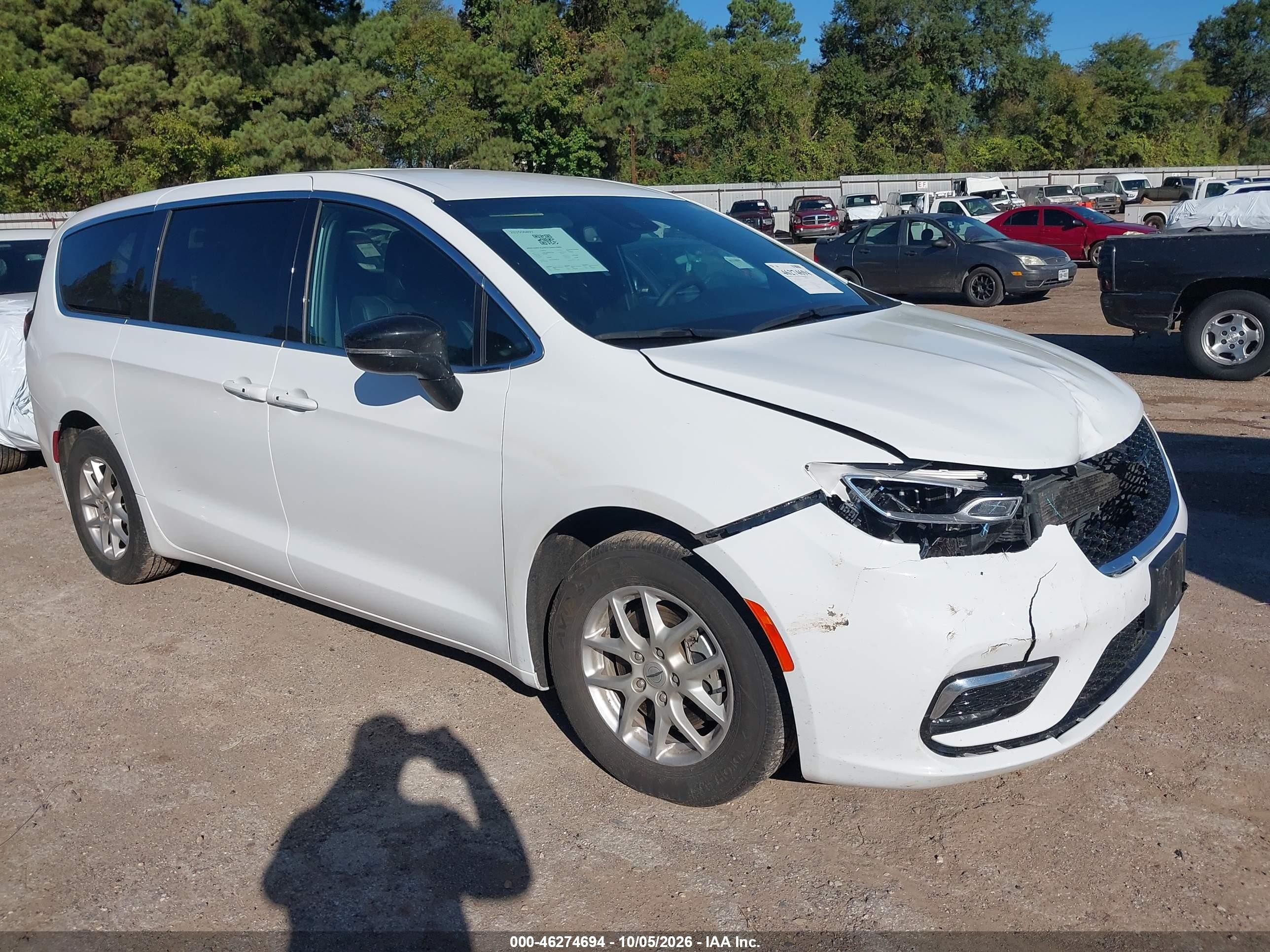 2025 Chrysler Pacifica VIN 2C4RC1BG0SR511909 IAAI salvage auction — Front End, Enterprise Vehicles Clear Only (Colorado), sold $8,300 on 2026-10-07 (photo 1)