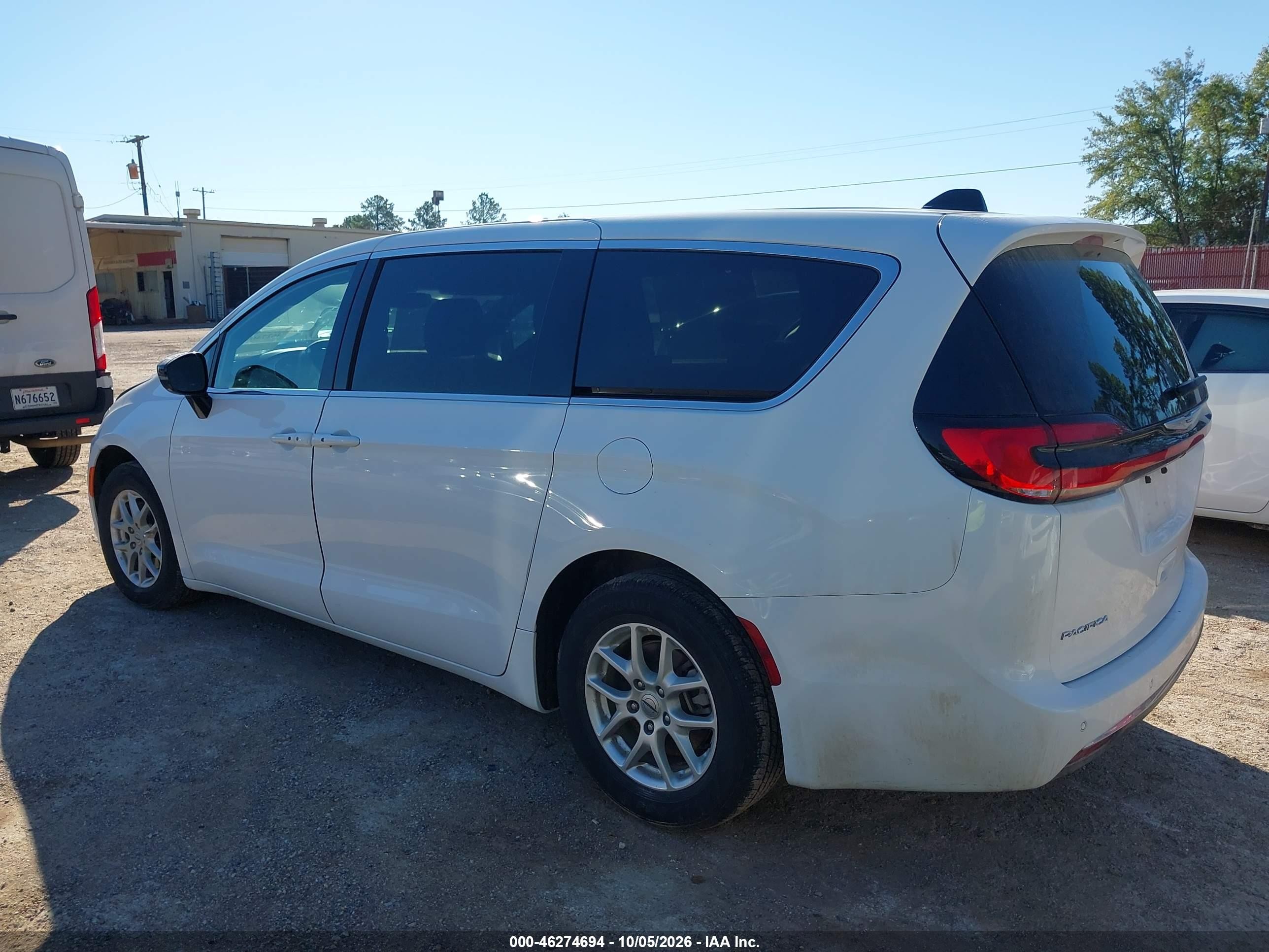 2025 Chrysler Pacifica VIN 2C4RC1BG0SR511909 IAAI salvage auction — Front End, Enterprise Vehicles Clear Only (Colorado), sold $8,300 on 2026-10-07 (photo 3)