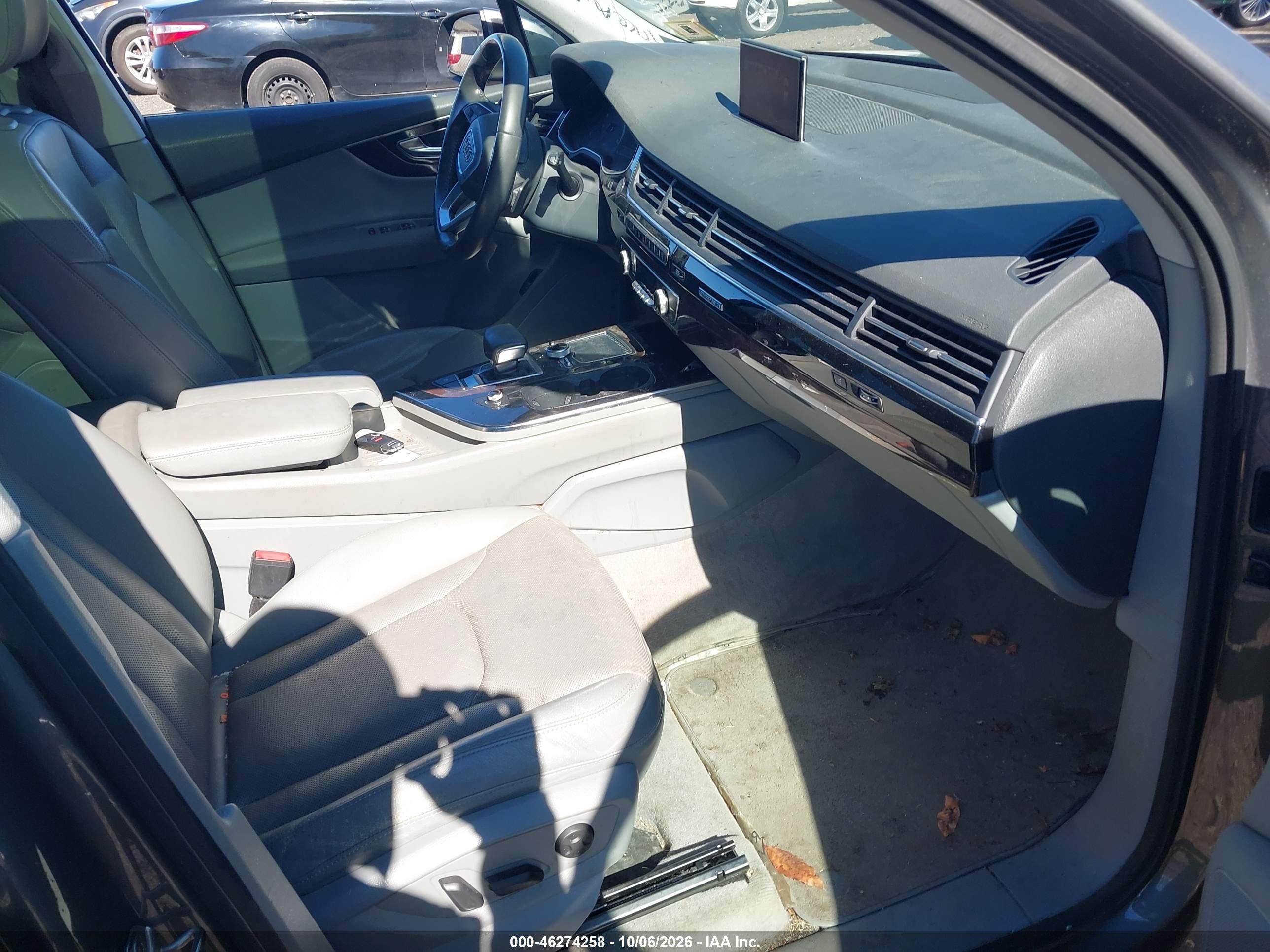 2017 Audi Q7 VIN WA1LABF76HD030063 IAAI salvage auction — Normal Wear, Clear (New Jersey), sold $4,000 on 2026-10-12 (photo 5)
