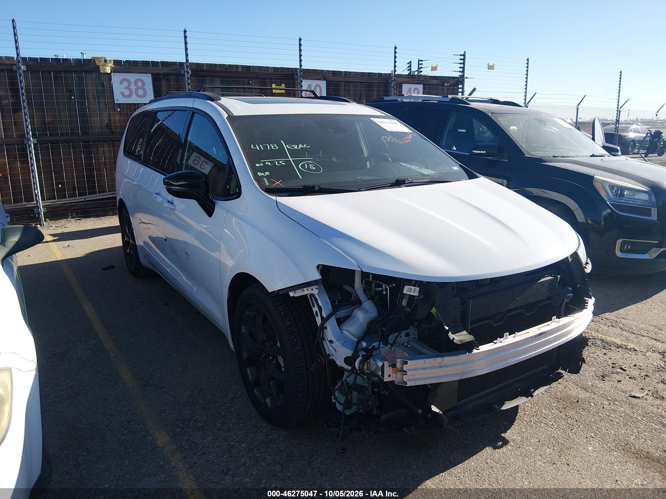 2025 Chrysler Pacifica VIN 2C4RC1GG4SR515373 — IAAI salvage auction photo