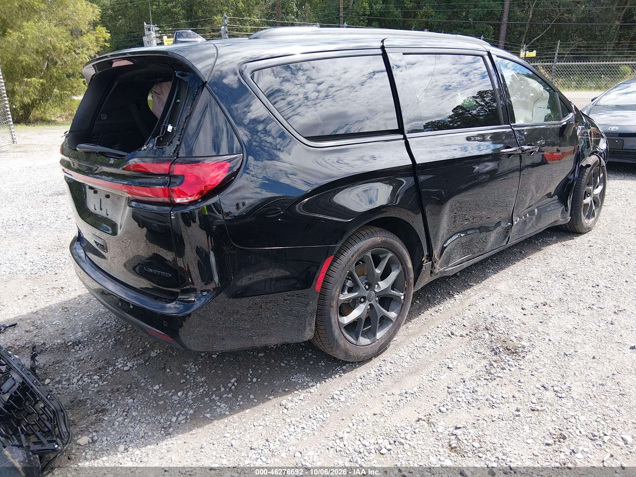 2027 Chrysler Pacifica VIN 2C4RC1GG8VR570476 IAAI salvage auction — All Over, Enterprise Vehicles Salvage Only (Florida), sold $5,800 on 2026-10-09 (photo 4)