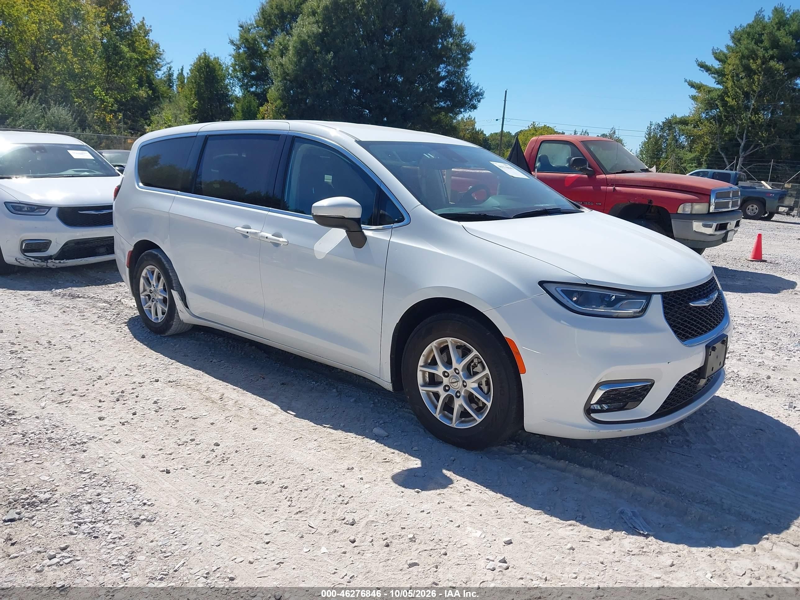2023 Chrysler Pacifica VIN 2C4RC1BG9PR591167 — IAAI salvage auction photo